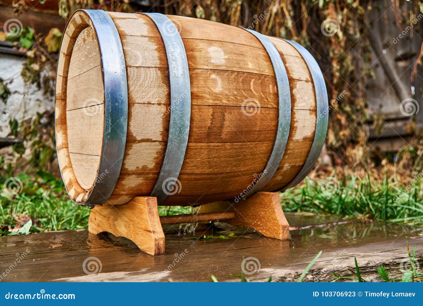 Oak barrel for storage stock image. Image of white, cork 103706923
