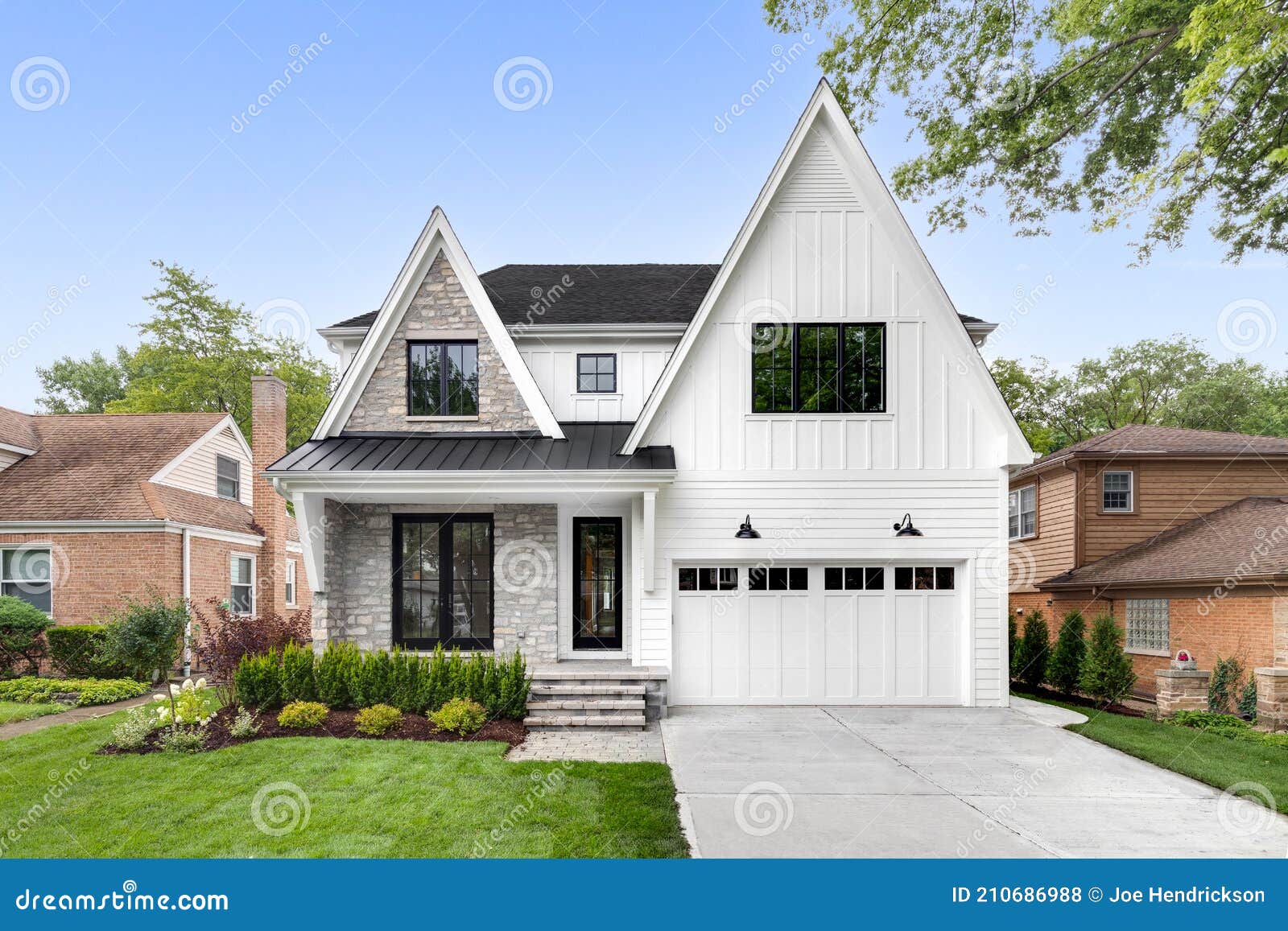 A Modern Farmhouse Home With A White And Brick Exterior. Editorial Stock  Photo - Image Of American, Family: 210686988