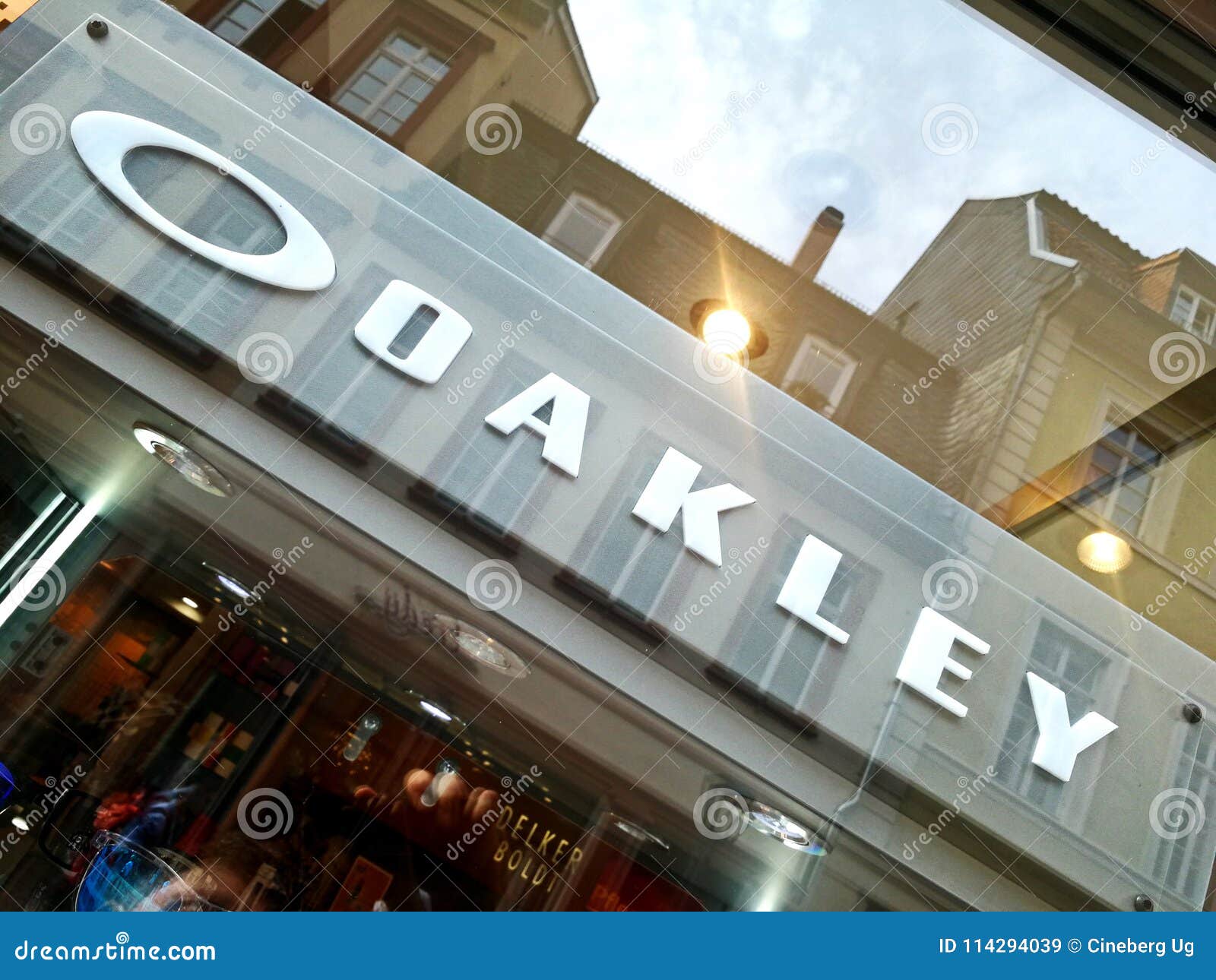 Oakley Store Stock Photo - Download Image Now - Brand Name, Building  Entrance, Building Exterior - iStock