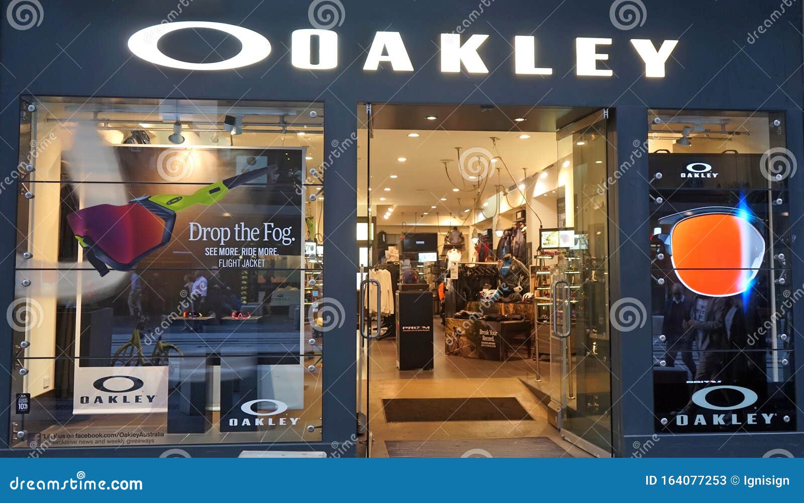 Top 30+ imagen oakley store orlando - Abzlocal.mx