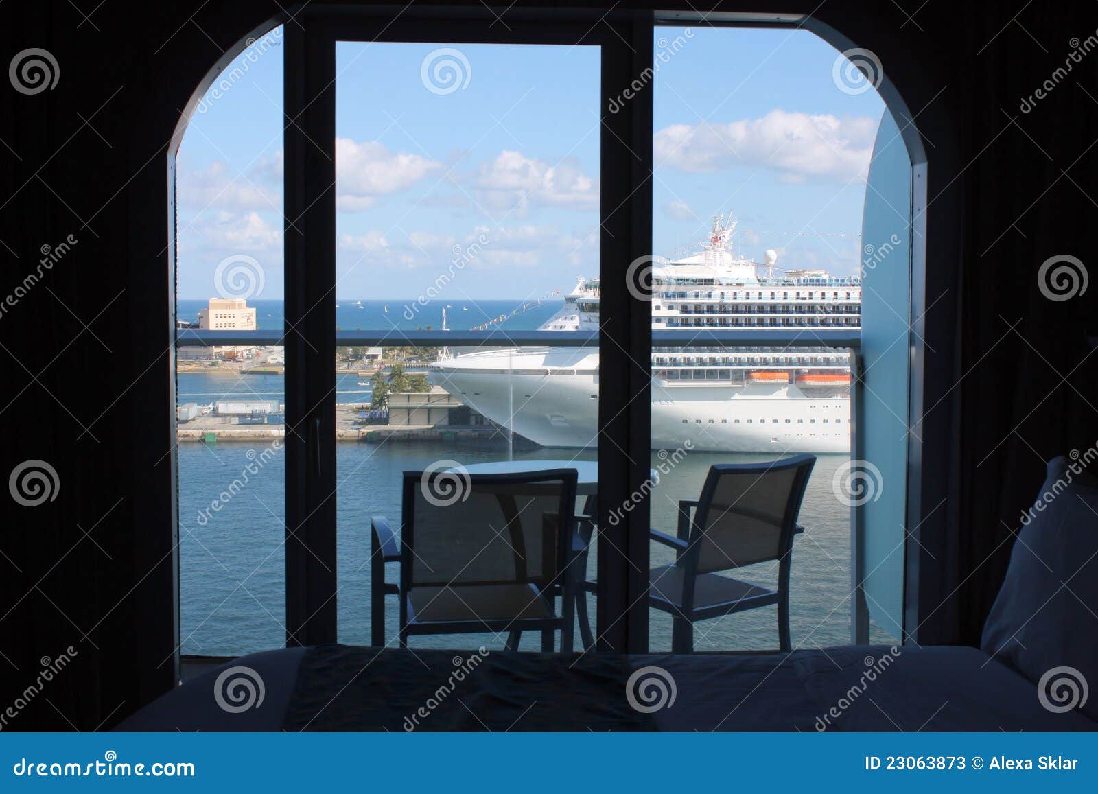 oasis of the seas cruise ship balcony