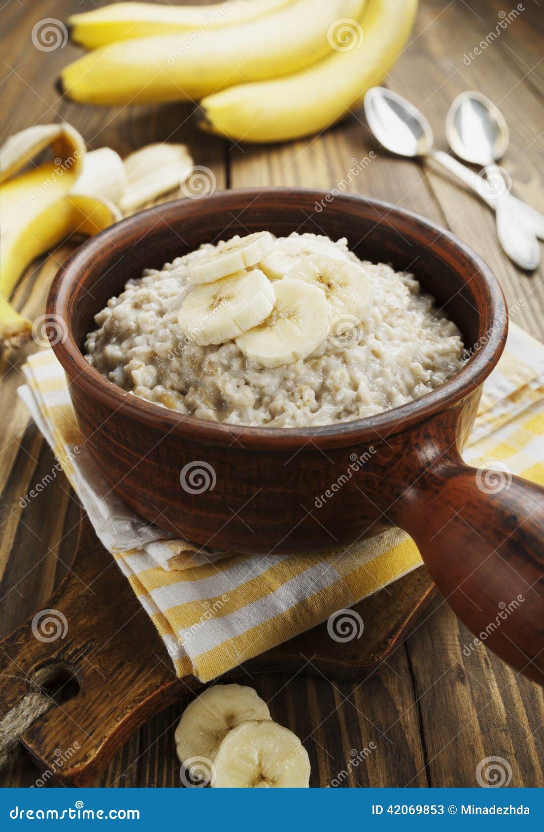 Oatmeal with bananas stock image. Image of meal, rustic - 42069853