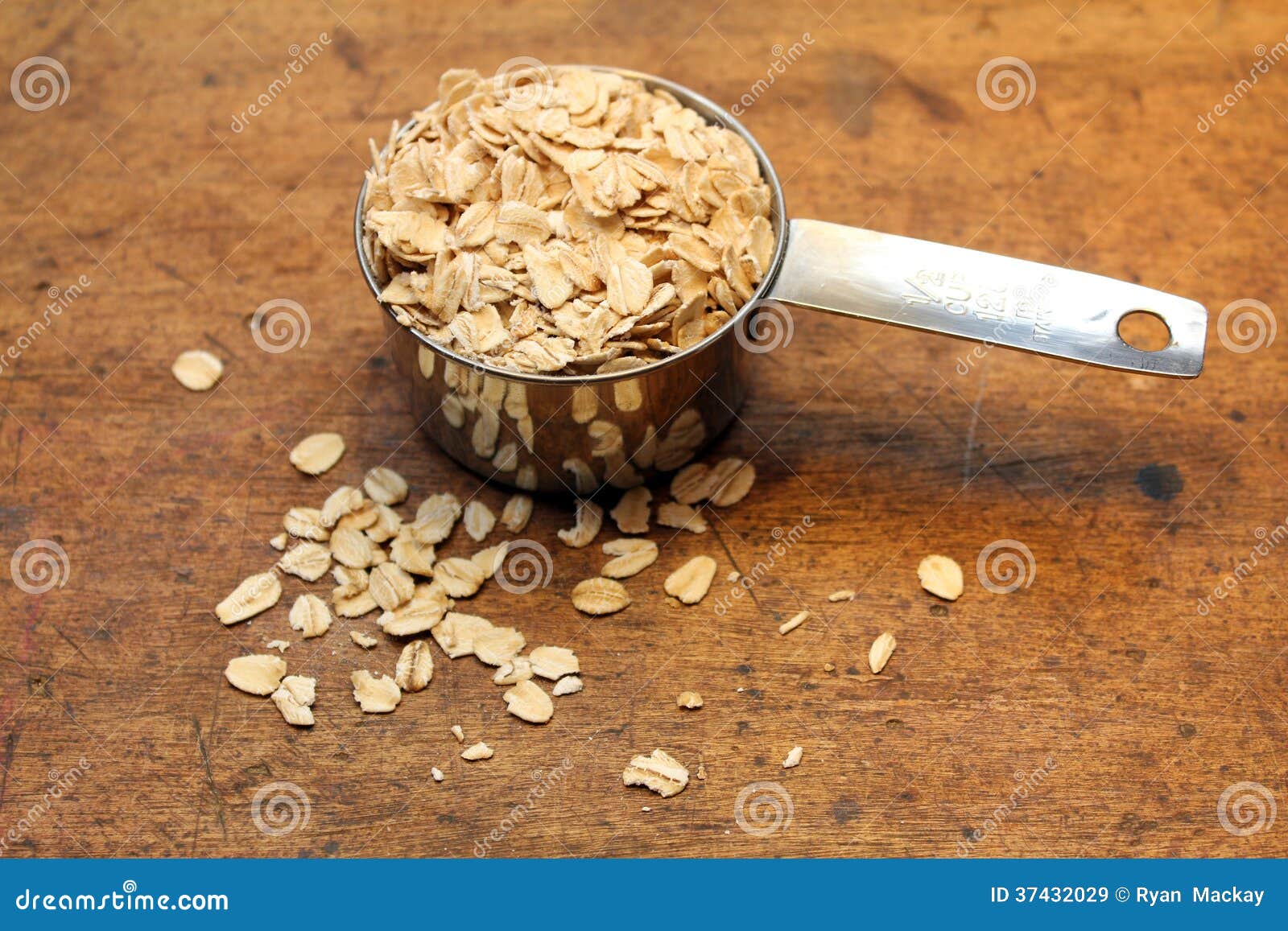 Oatmeal and measuring cup stock image. Image of baking 37432029