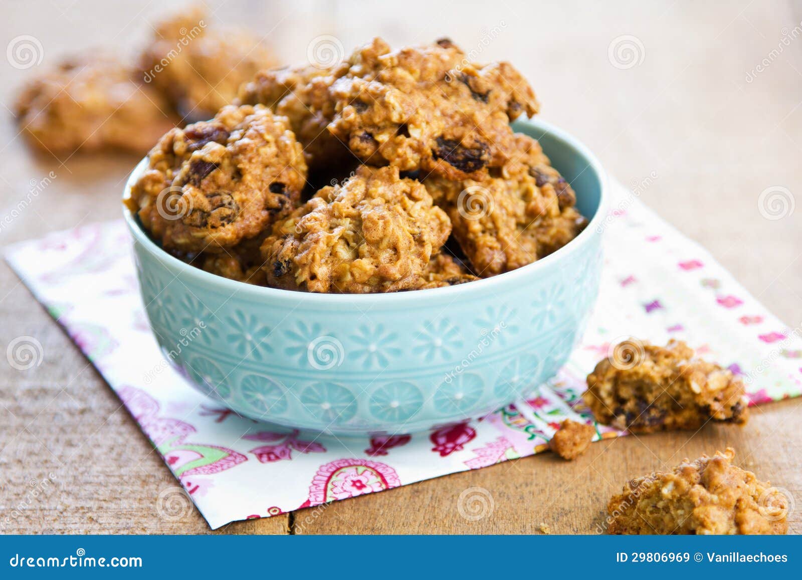 oatmeal and raisin cookies