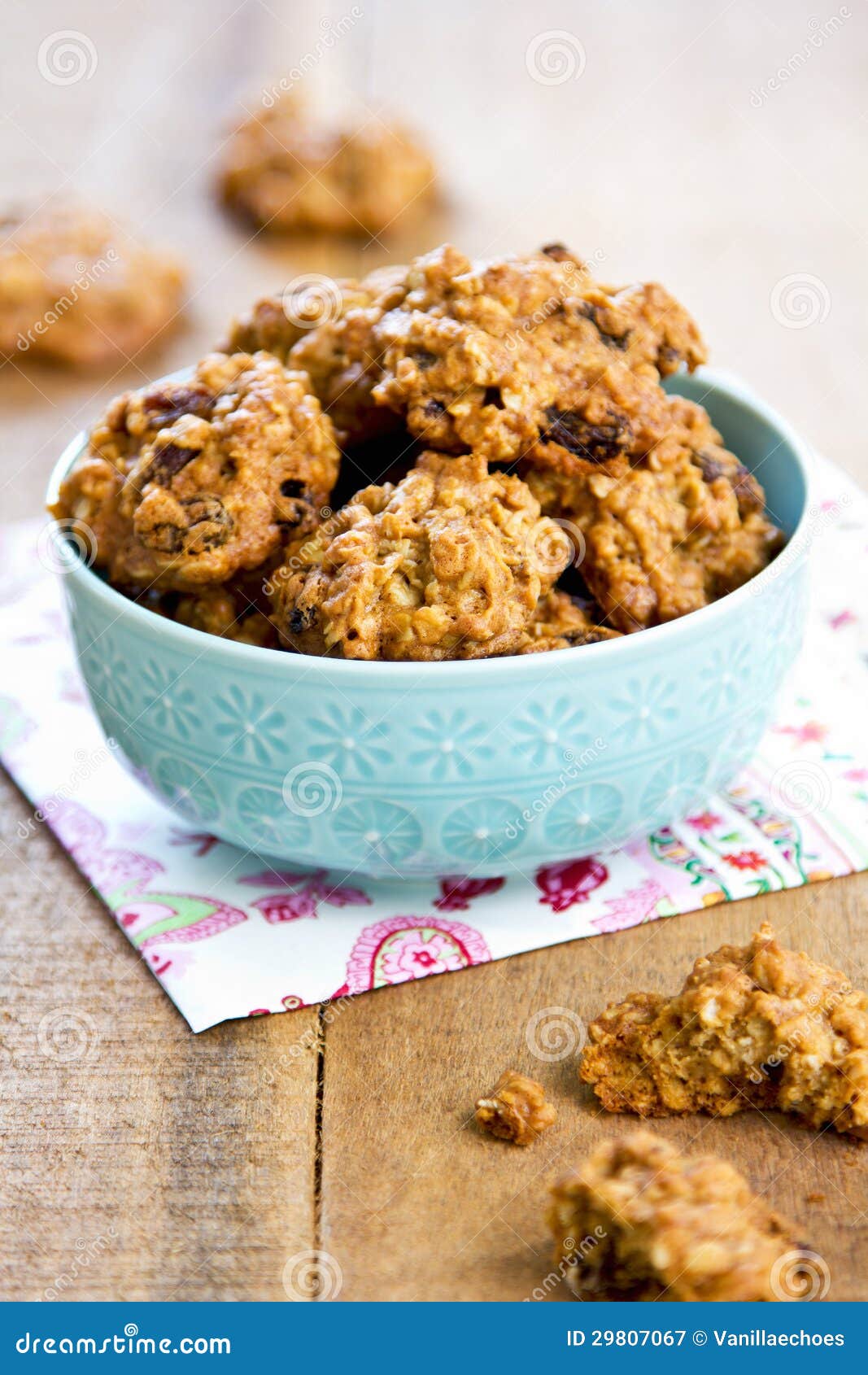 oatmeal and raisin cookies