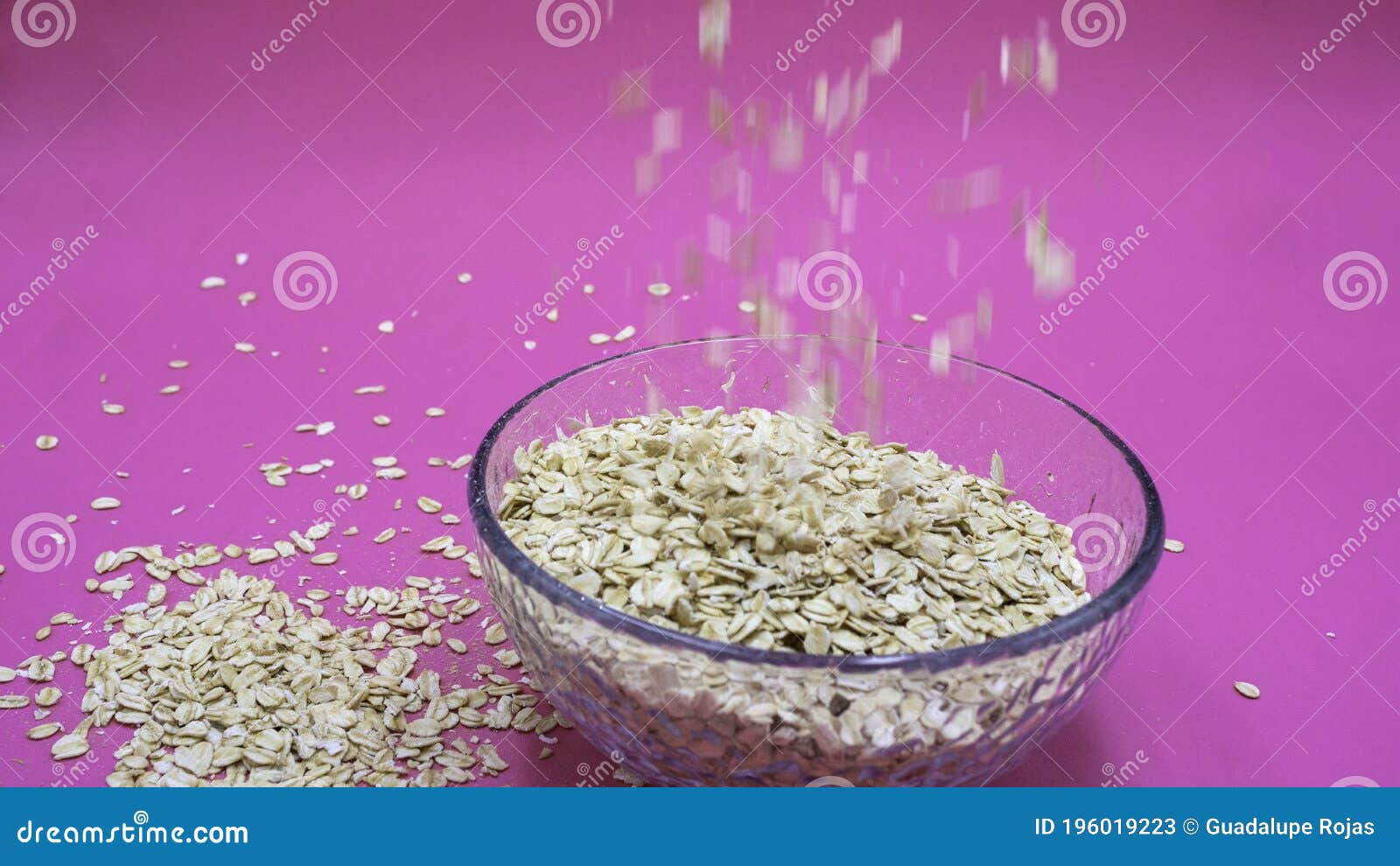 oats that in a transparent plate and oats that fall to the plate on a lilac background