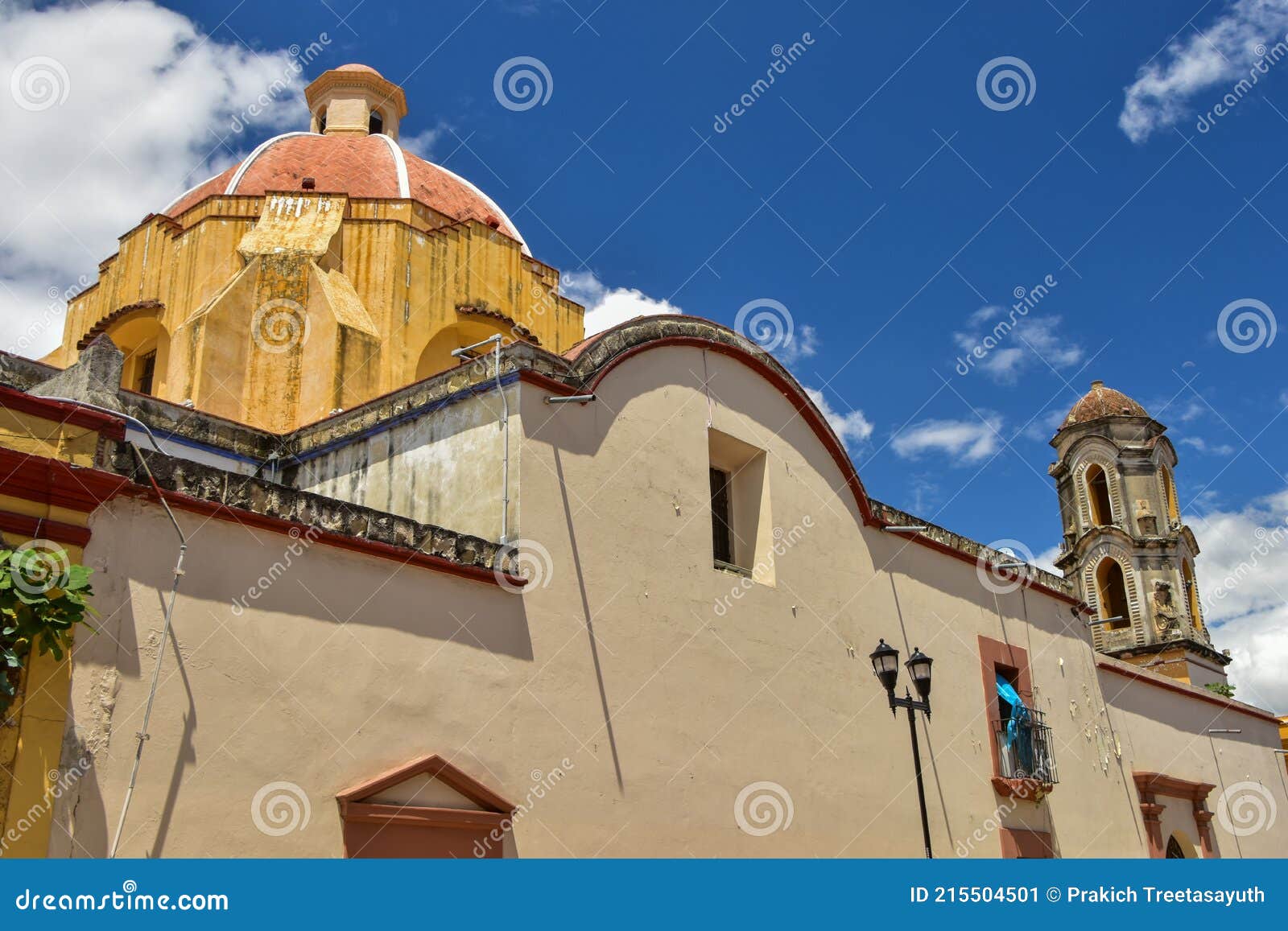 oaxaca de juÃÂ¡rez is the capital and largest city of the eponymous state in mexico