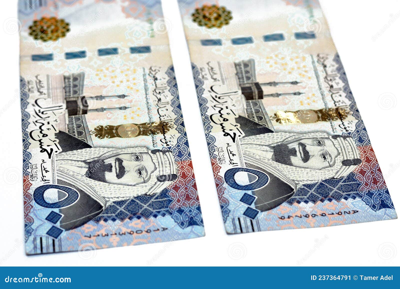 obverse sides of 500 five hundred saudi riyals banknote features kaaba in mecca and portrait of king abdelaziz al saud