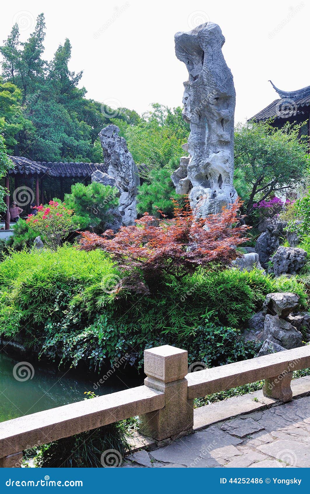 Ociągający się ogród w Suzhou porcelanie Budynku układu pomysłowy, mnogi i słynny kamień,