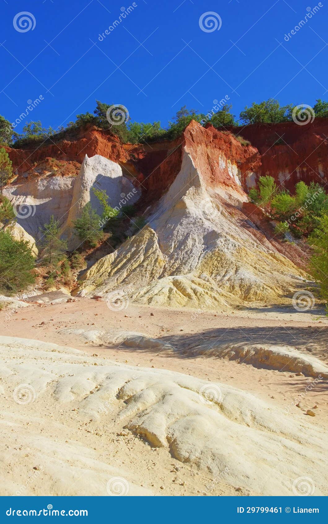 rustel ocre rocks