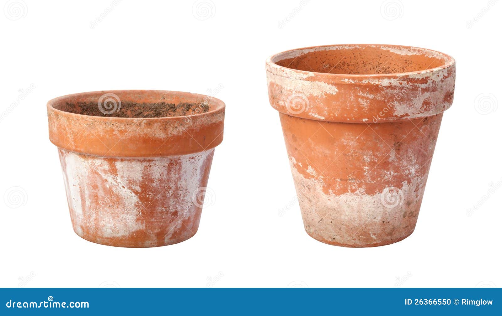 Odizolowywającego na Biel dwa Starego Flowerpots. Dwa Starych Flowerpots z limescale, odizolowywającym z ścinku ścieżką