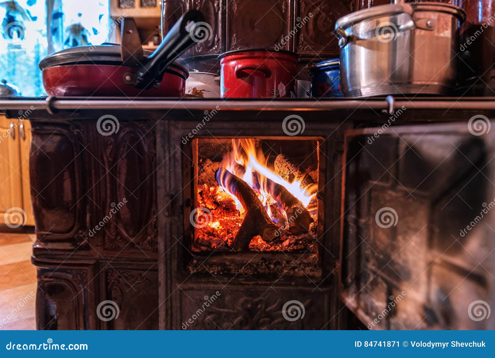 Ofen In Der Kuche Stockbild Bild Von Kuche Ofen 84741871