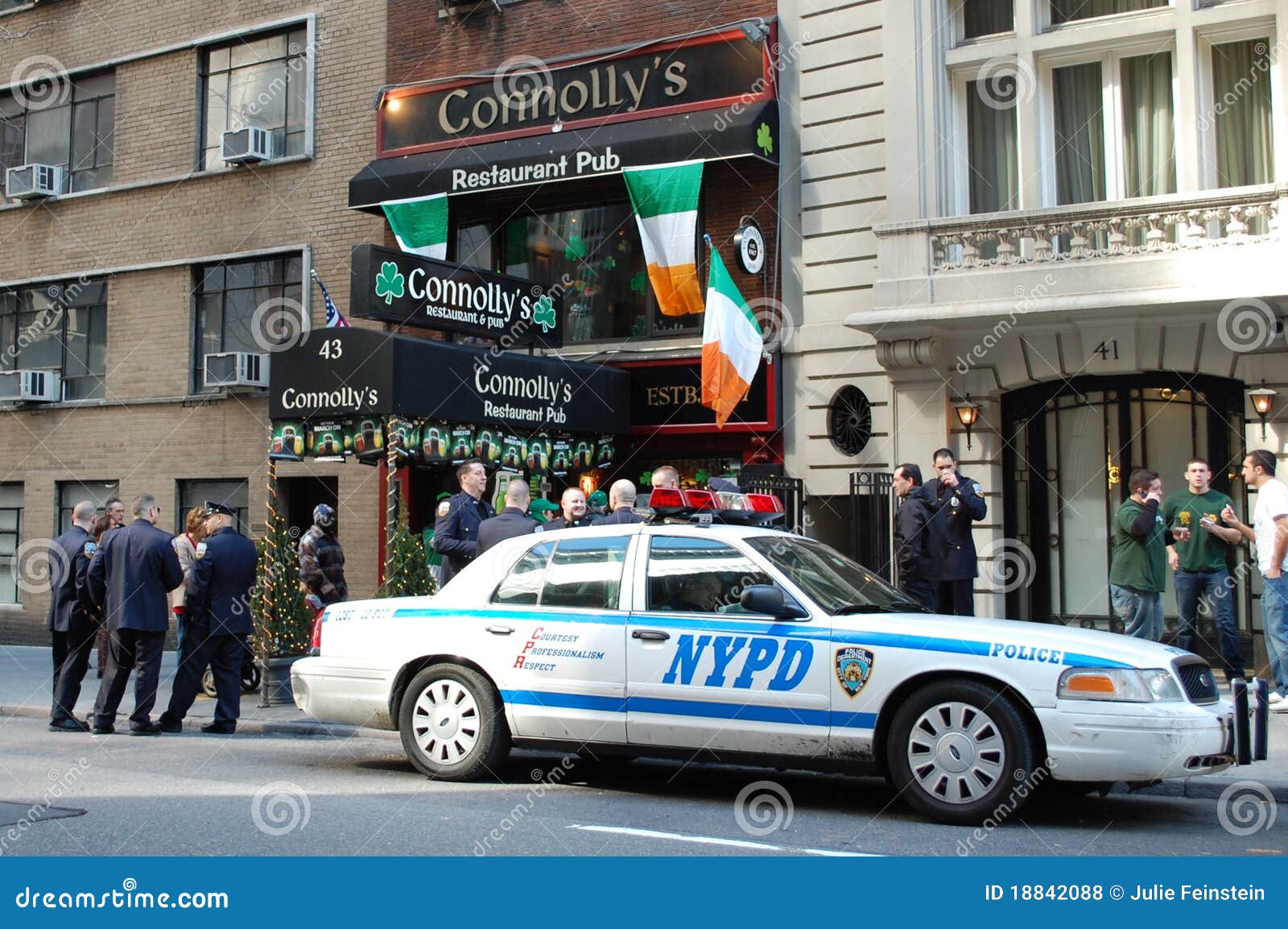 Off Duty New York Police Get Ready for Parade Editorial Stock Photo