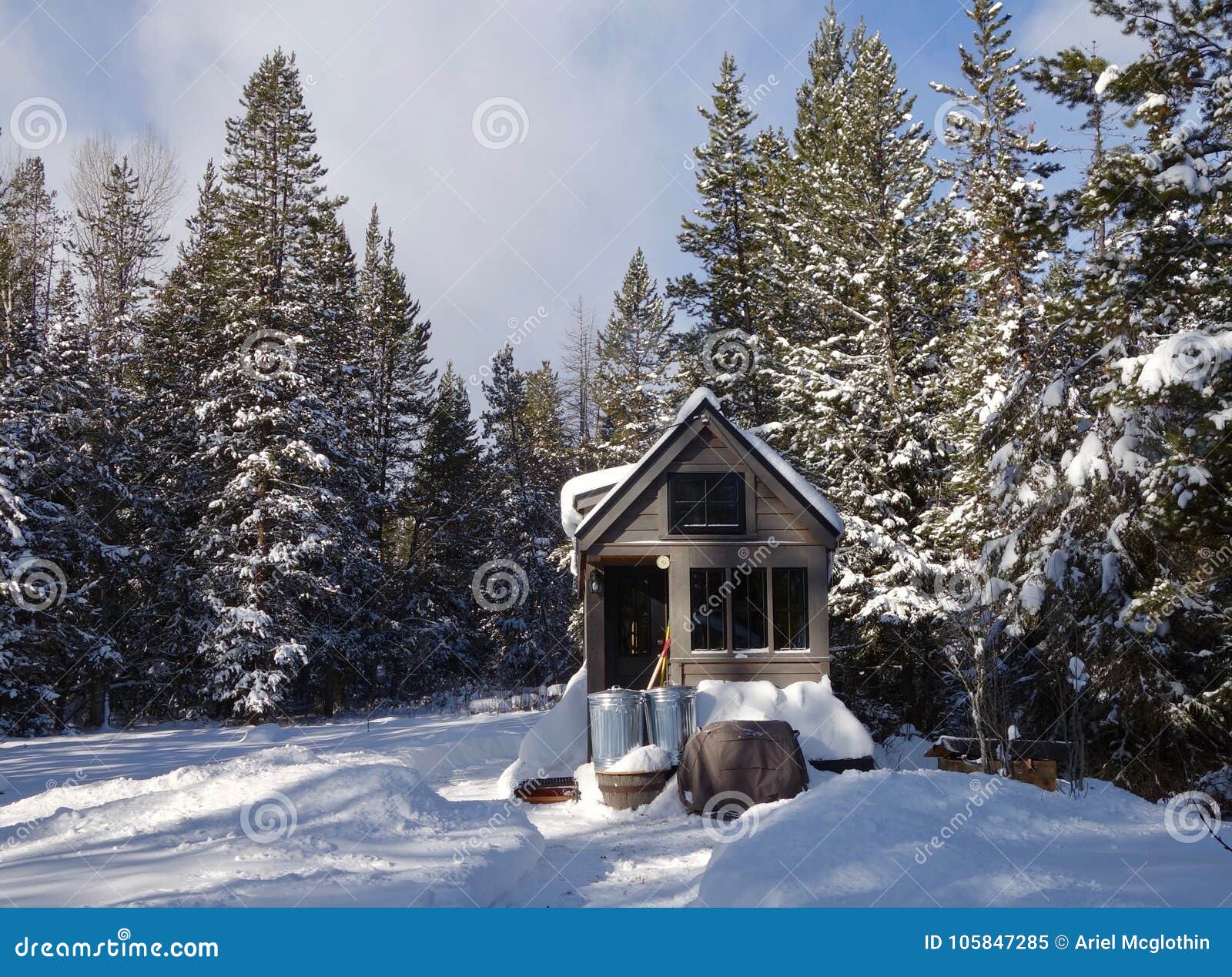 Off Grid Tiny House in the Mountains Stock Image Image of full, cabin