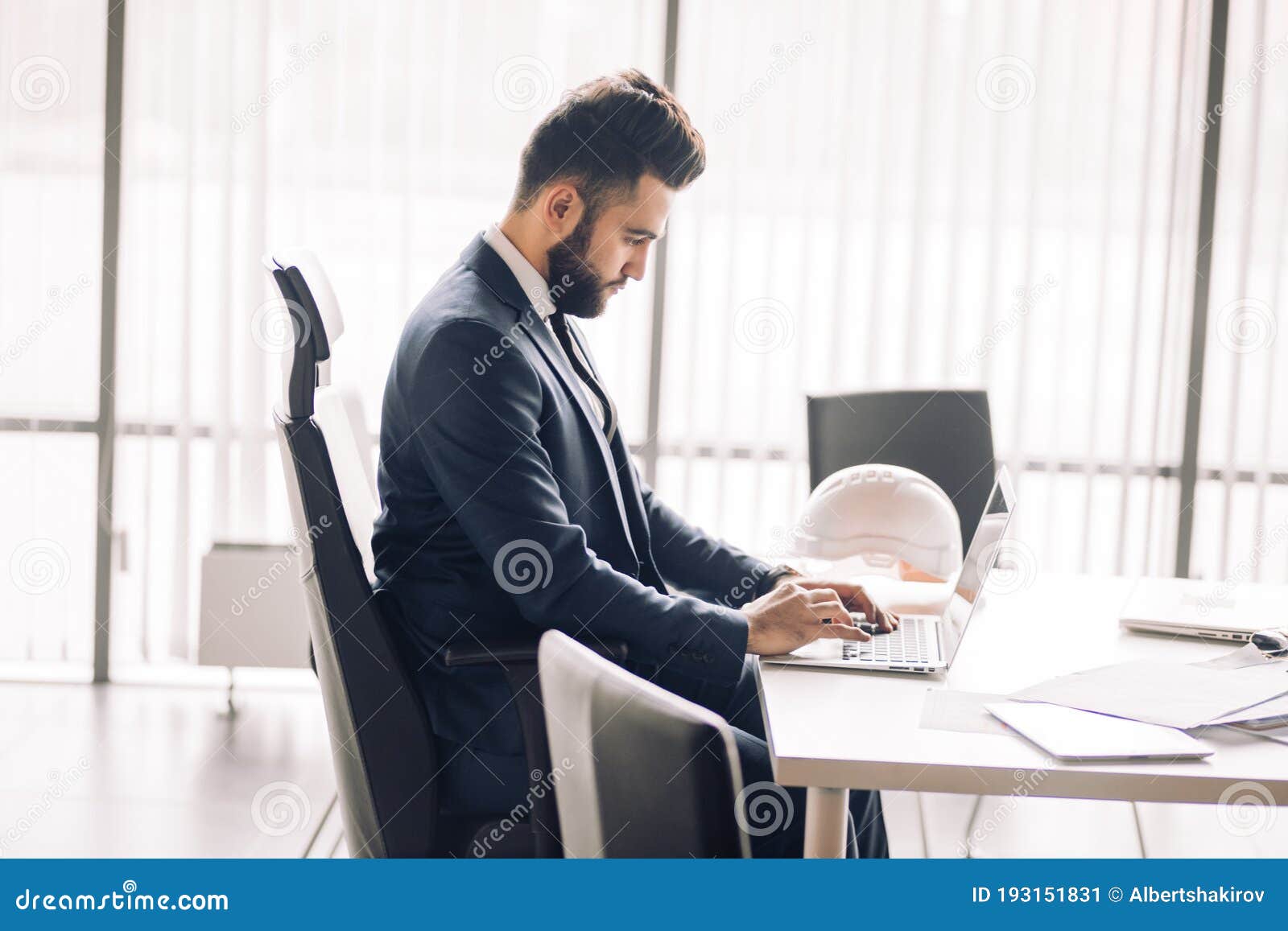471 Well Lit Office Photos Free Royalty Free Stock Photos From Dreamstime 471 Well Lit Office Photos Free Royalty Free Stock Photos From Dreamstime
