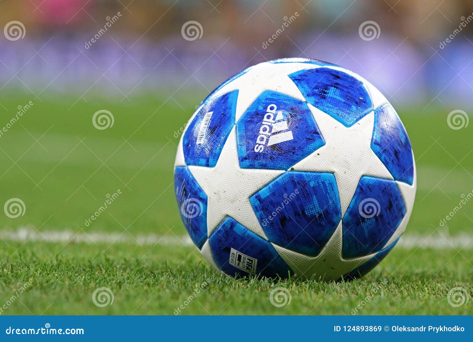 Official UEFA Champions League 2018/19 Match Balls Editorial Stock Image -  Image of matchball, blue: 124893869