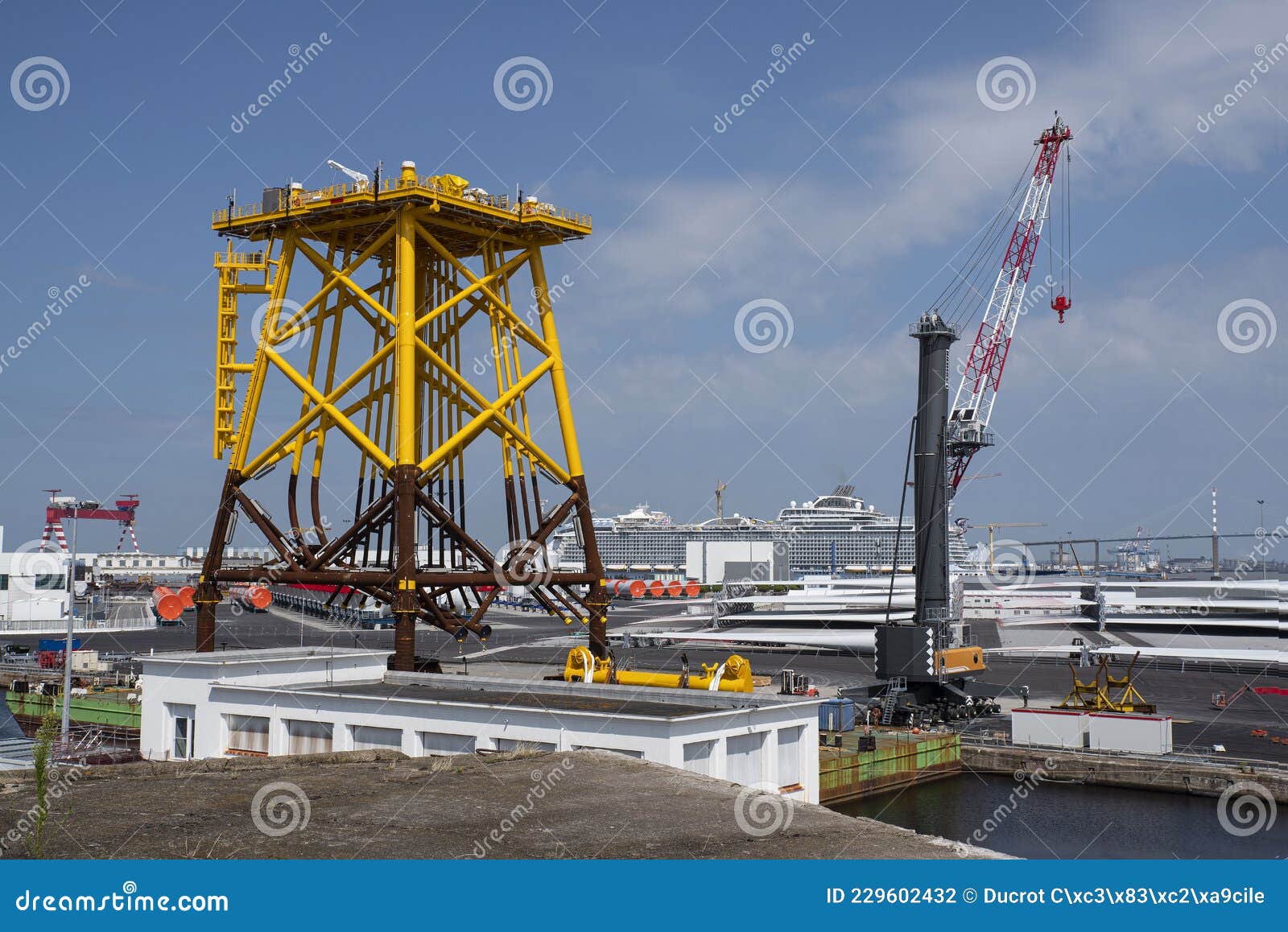 offshore wind turbine construction platform