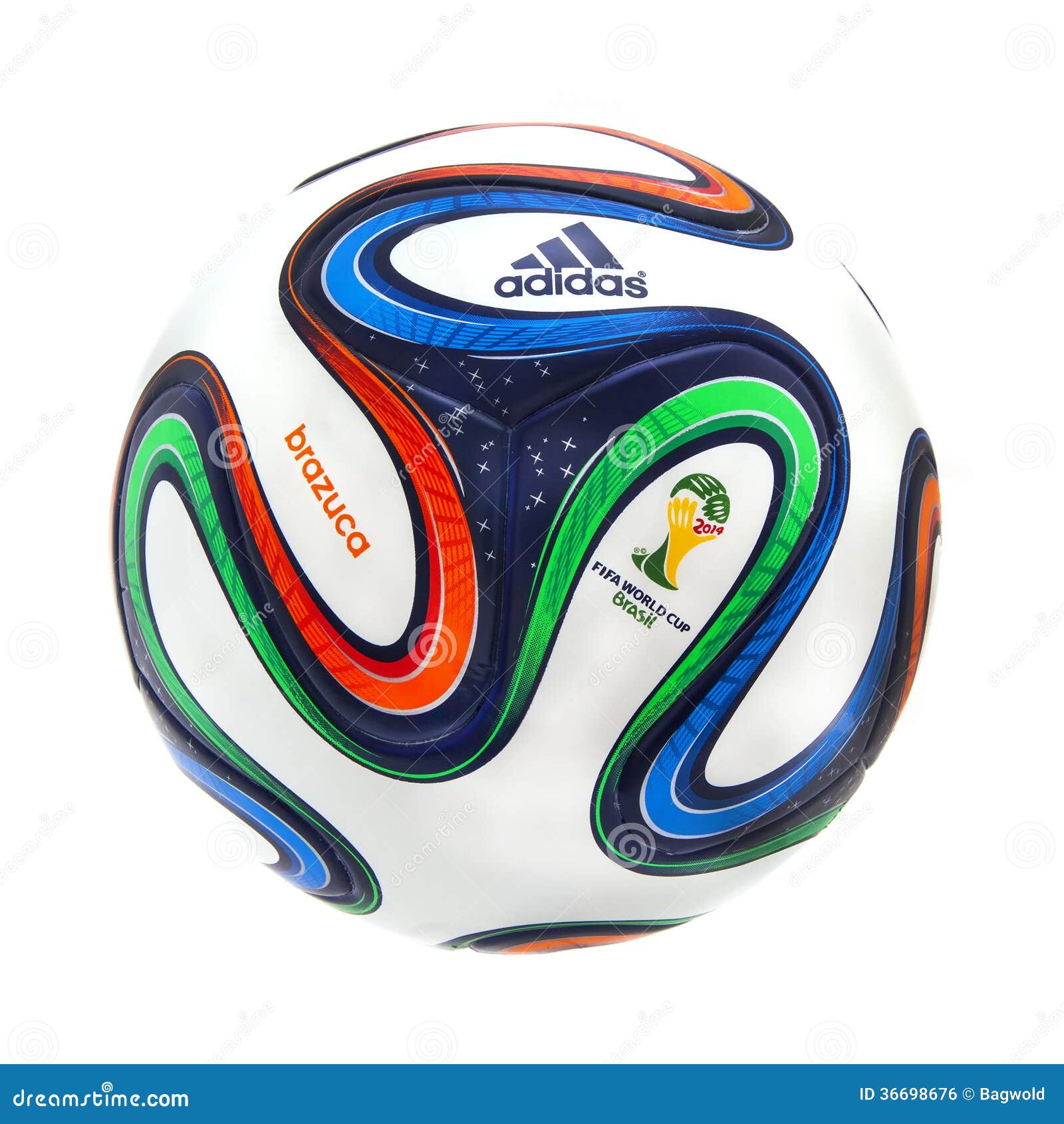 Oficial Matchball Do Campeonato Do Mundo 2014 De Adidas Brazuca Foto  Editorial - Imagem de verde, editorial: 36698676