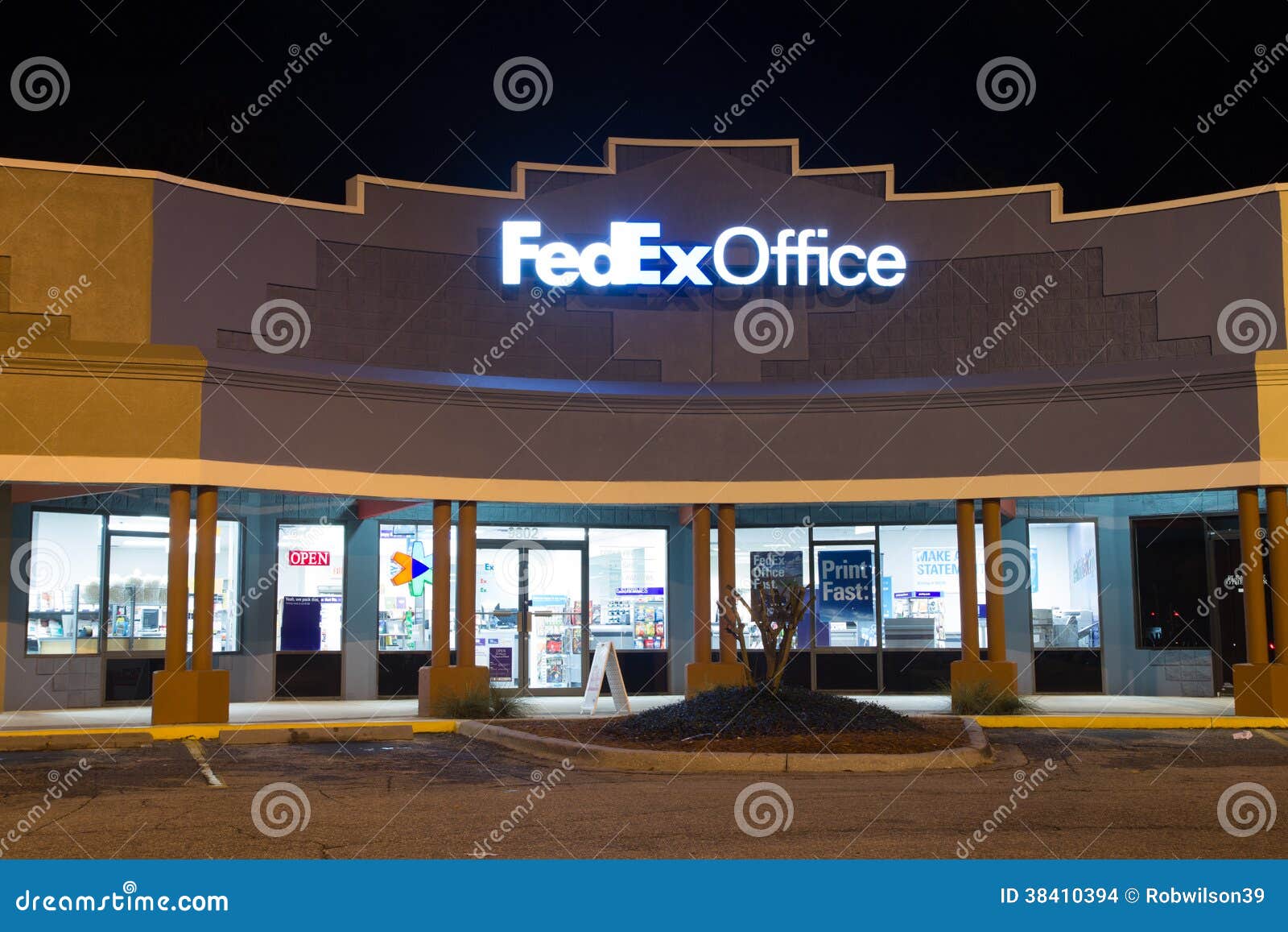 Oficina de Fedex imagen de archivo editorial. Imagen de calle 38410394