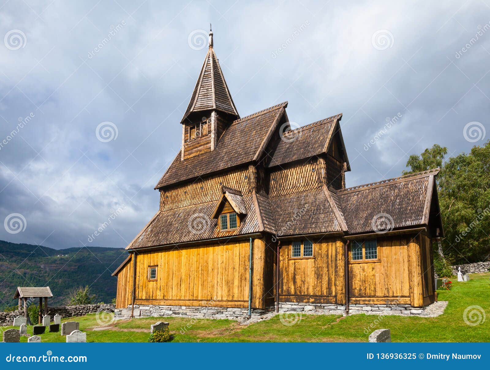 Og Fjordane Noruega Scandanavia De Urnes Stave Church Ornes Luster Sogn  Imagen de archivo - Imagen de turista, nadie: 136936325
