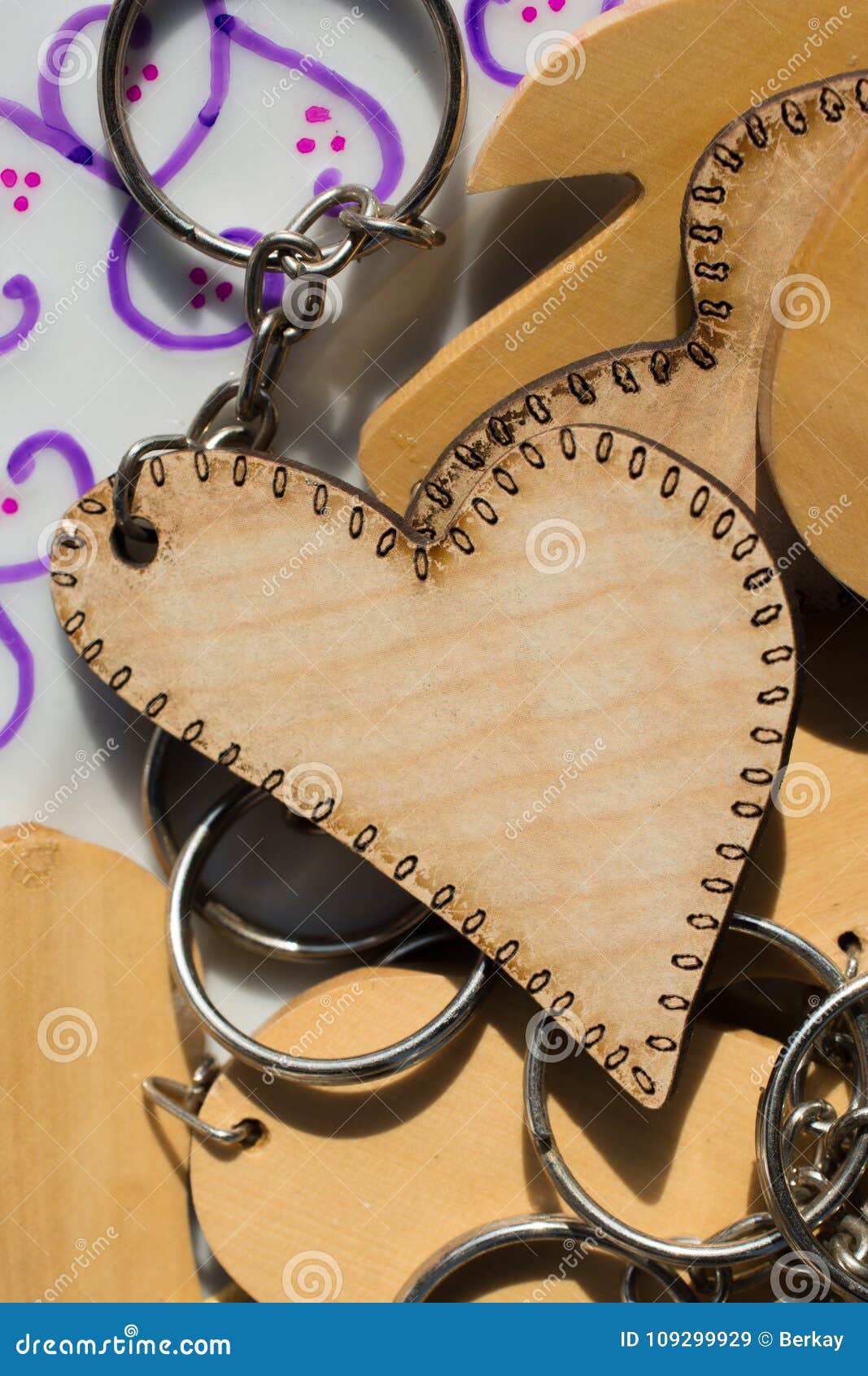 Trovare Oggetti A Forma Di Cuore Significato Oggetti Decorativi Variopinti a Forma Di Del Cuore Immagine Stock