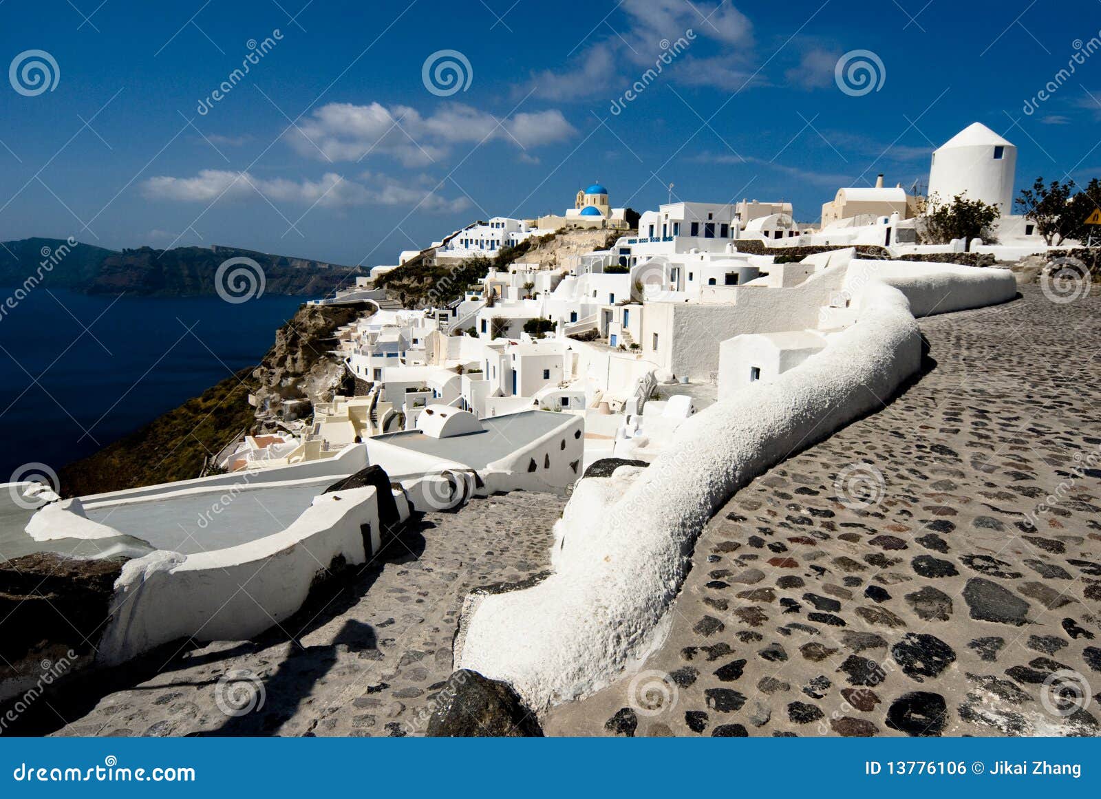 Oia town arkivfoto. Bild av oklarhet, väg, kyrka, roman - 13776106