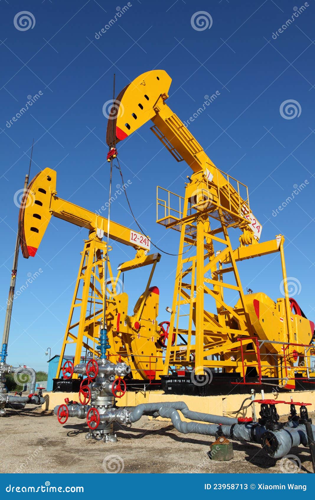 Oil pump jack stock image. Image of facility, derrick 23958713