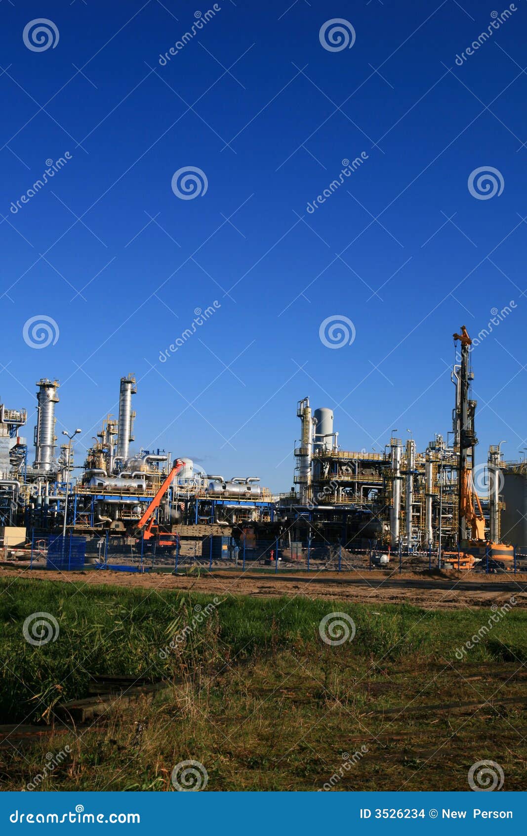 Oil Refinery Picture. Image 3526234