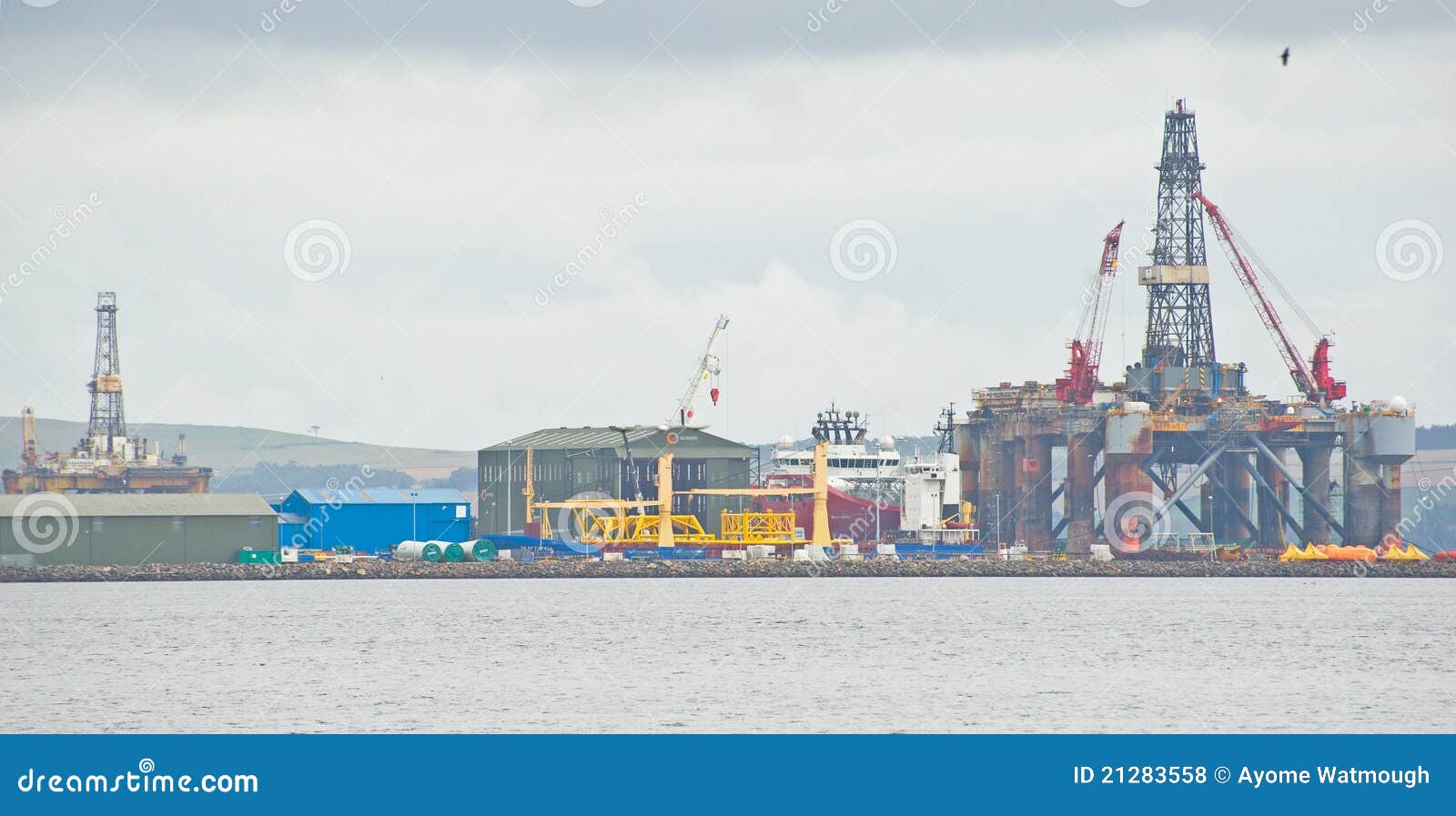 Oil rig repair yard. editorial stock photo. Image of undersea 21283558