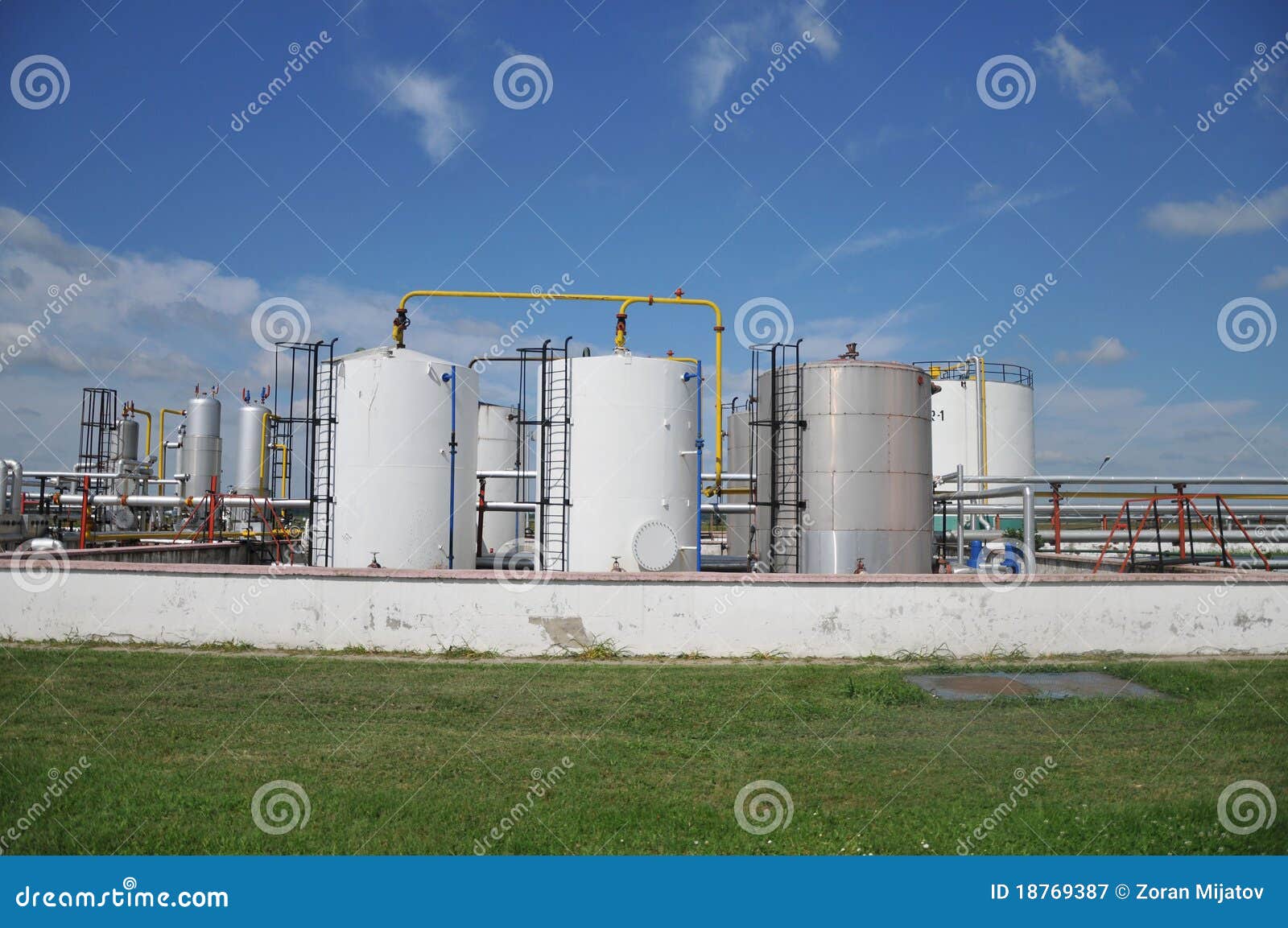 Oil tanks and pipes stock image. Image of railing, metal 18769387
