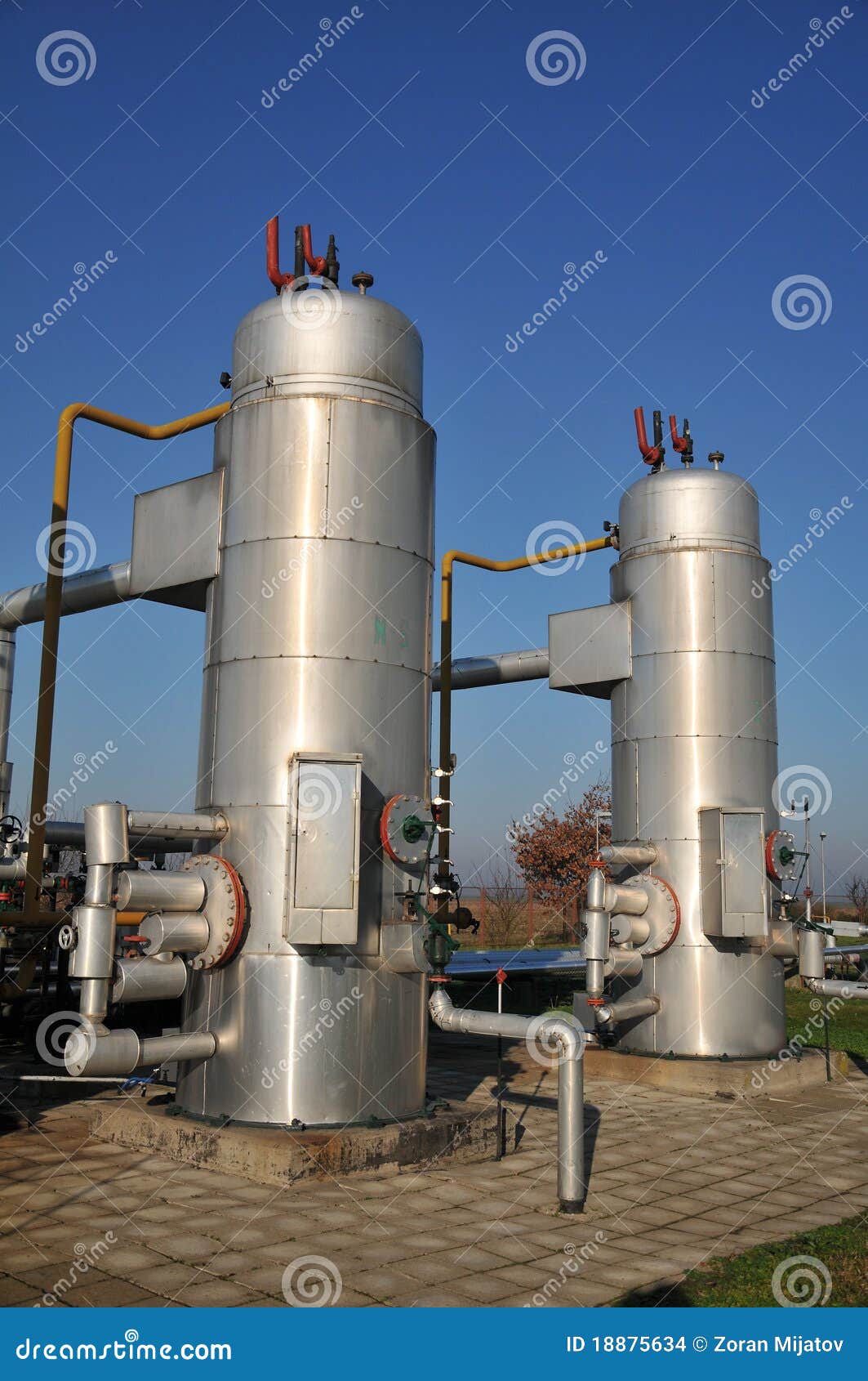 Oil tanks and pipes stock photo. Image of fuel, distribution 18875634