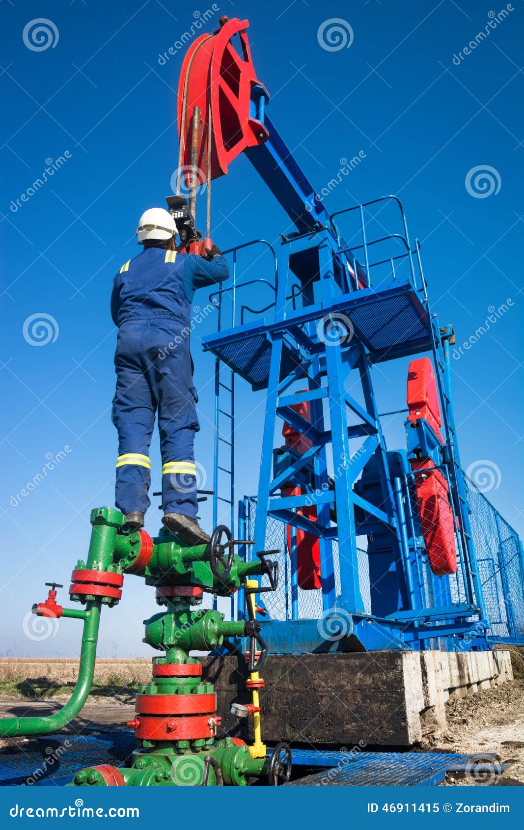 Oil worker check oil pump stock image. Image of derrick 46911415