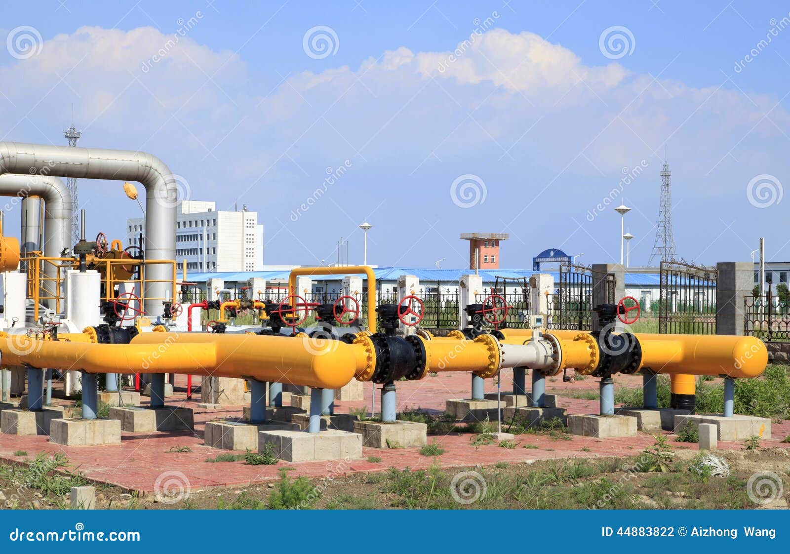 Oilfield Perspective Stock Photo - Download Image Now - iStock