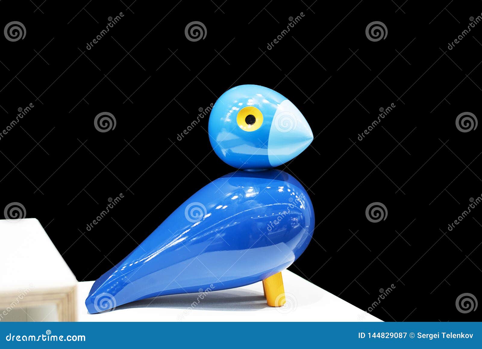 Oiseau Fait De Plan Rapproché En Bois Et Découpé De Figure
