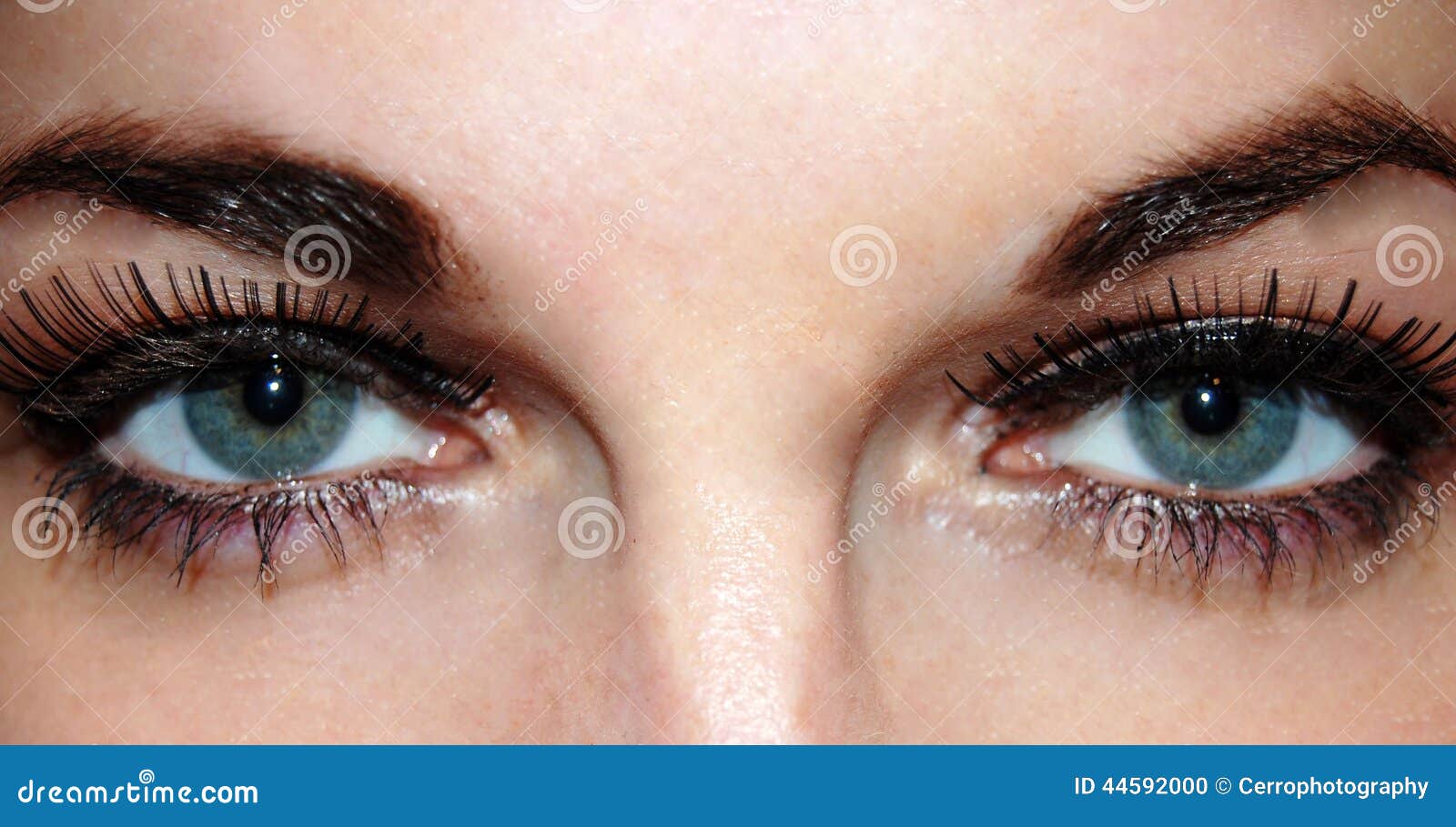 Ojos fuertes hermosos foto de archivo. Imagen de hermoso 44592000