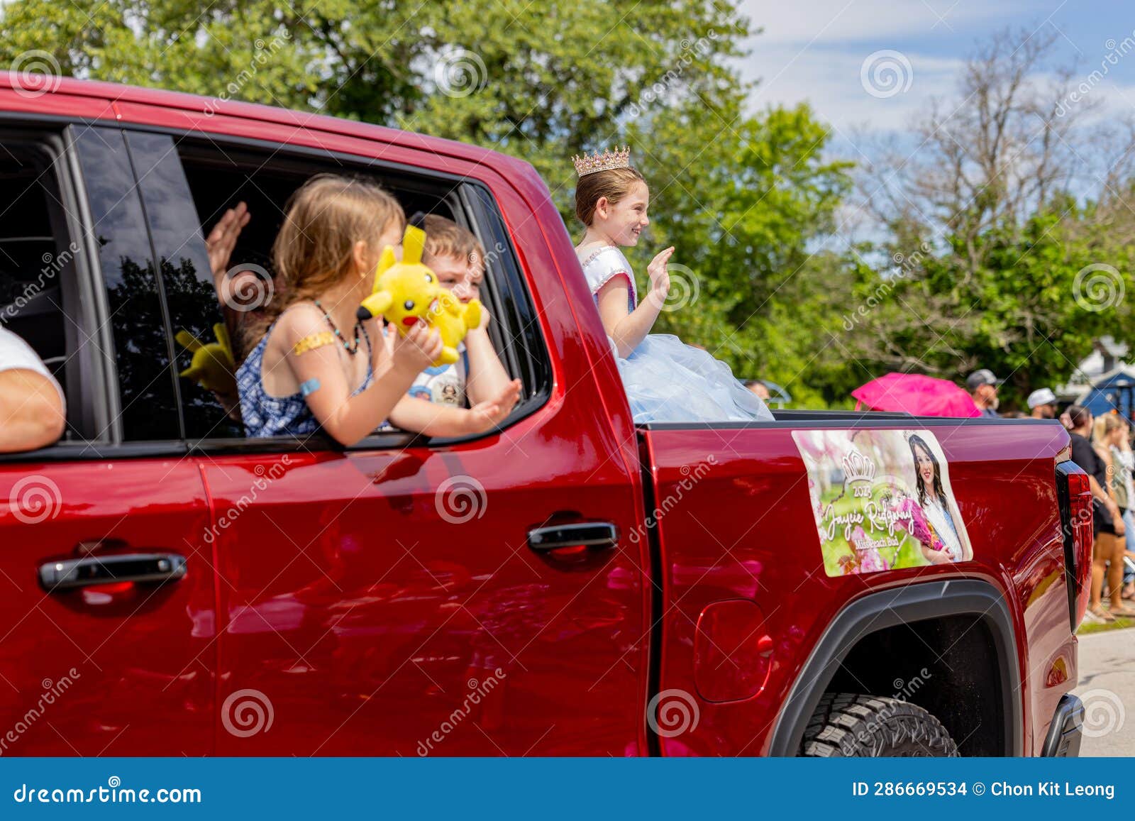 Sunny View of the Parade of Porter Peach Festival Editorial Stock Image