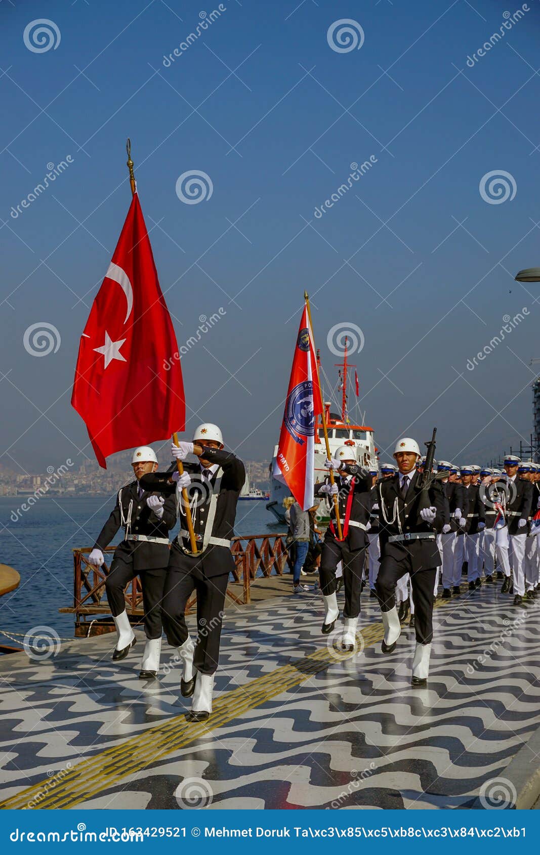 29 Oktober 2019 Izmir Turkei Feierlichkeiten Und Fackelzug Auf Izmir Konak Am 29 Oktober Fur Den Tag Der Republik Redaktionelles Foto Bild Von Ankara Feiertag 163429521