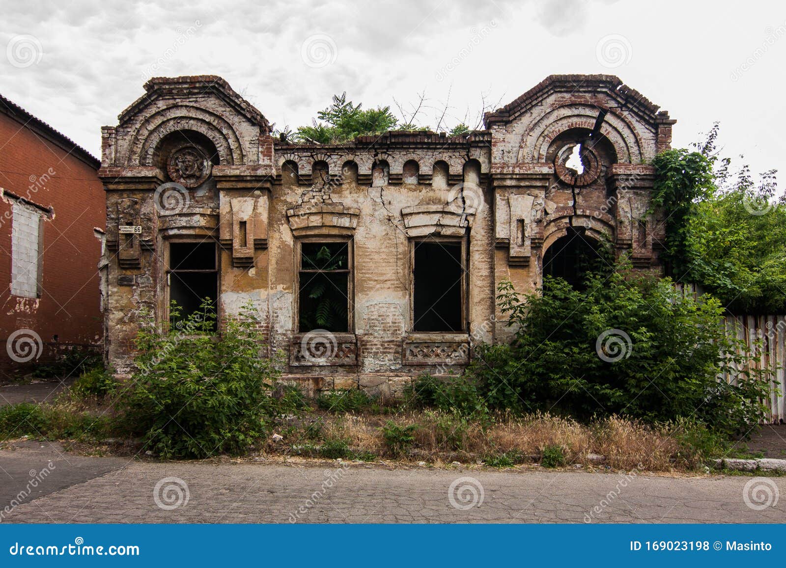 old abandoned building in mariupol