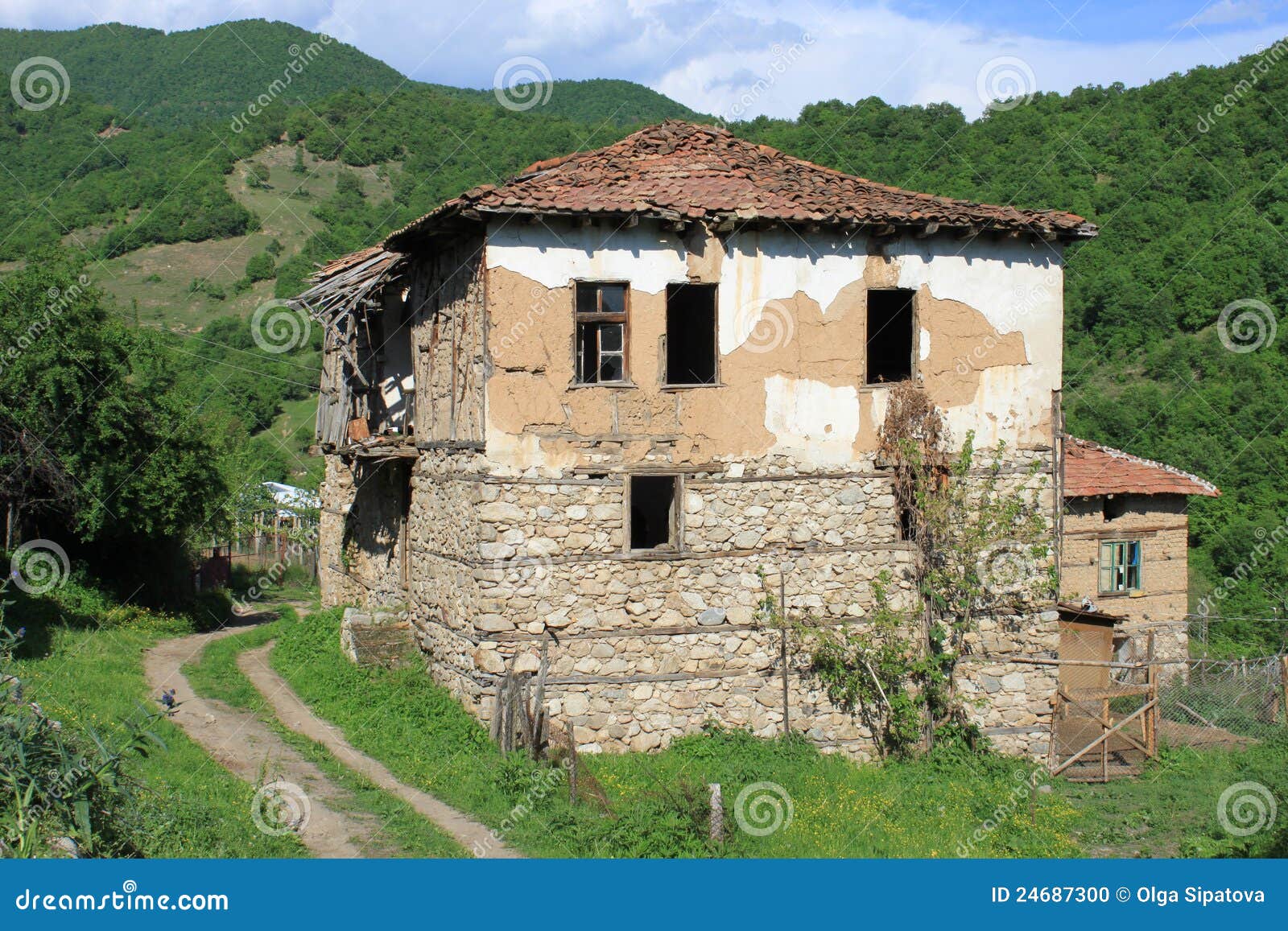 Old Abandoned Mountain House Stock Photo - Image of ghosts, exterior ...