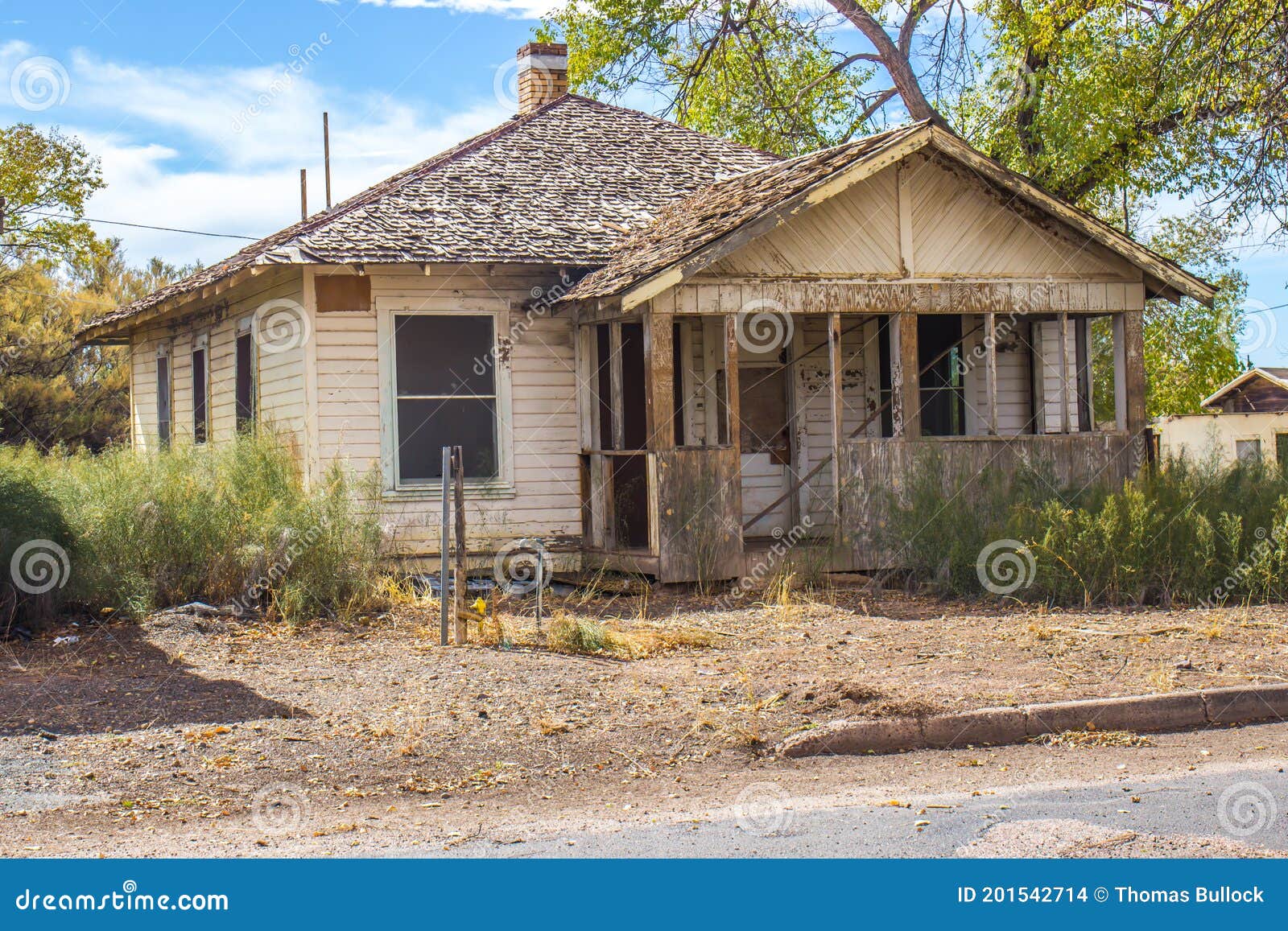old abandoned one level house in disrepair