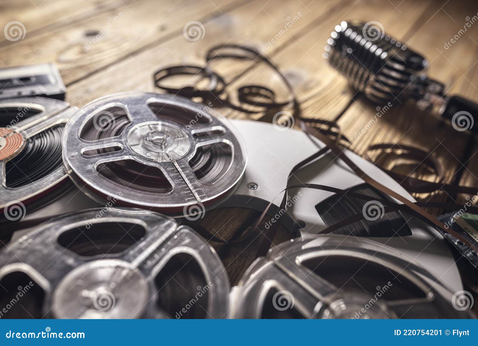 https://thumbs.dreamstime.com/z/old-audio-reels-cassette-tape-retro-microphone-music-background-220754201.jpg