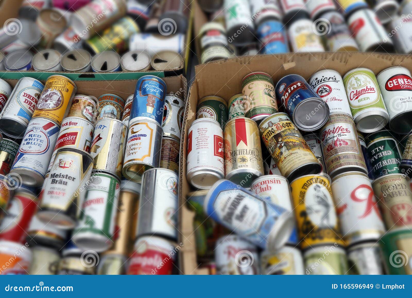 Old Beer Cans in Box editorial stock image. Image of cans 165596949