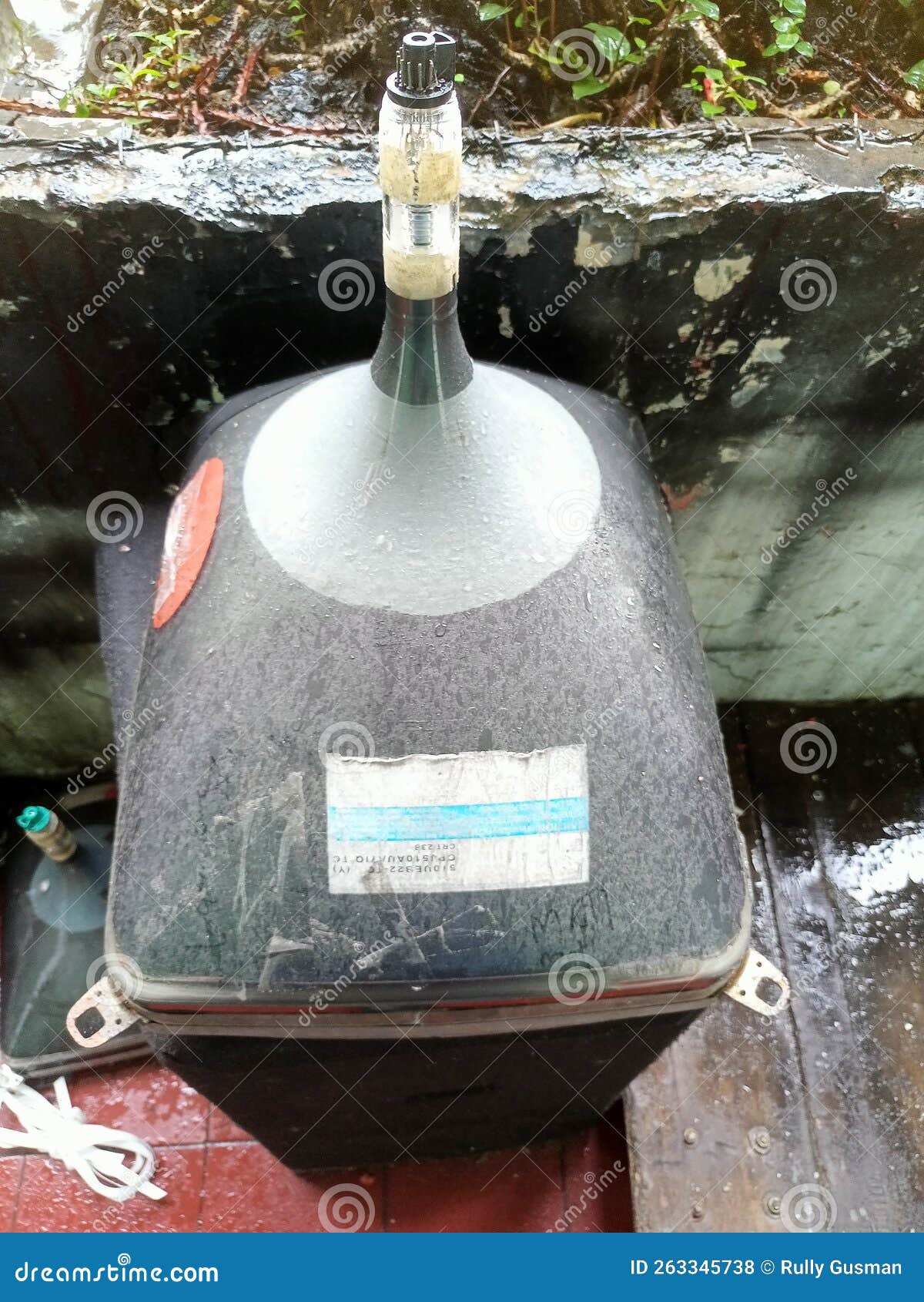 Old broken tv tube stock photo. Image of sculpture, machine 263345738