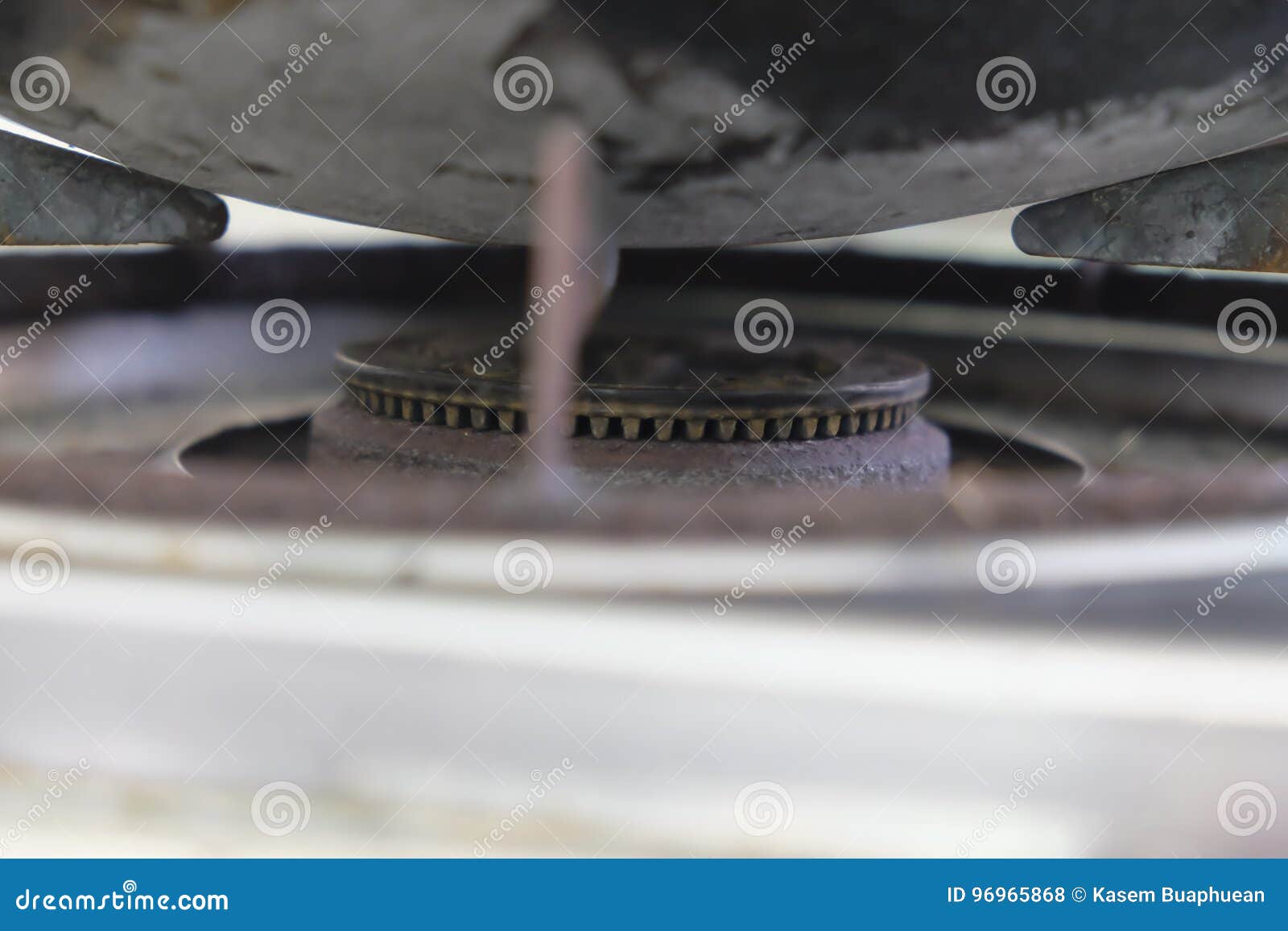 old burner head, gas stove in the kitchen