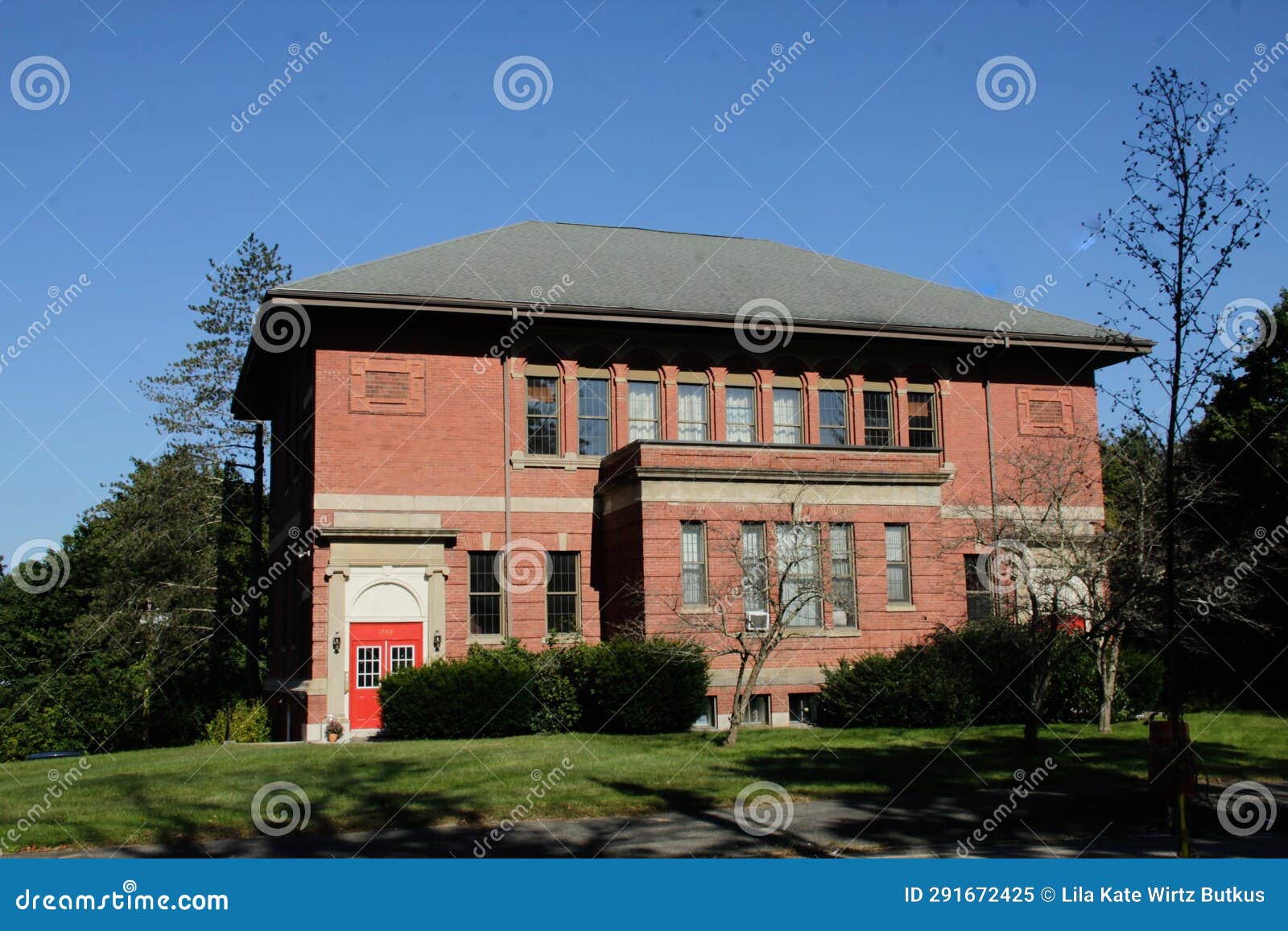Old Elementary School Converted To Apartments Leicester, Ma Stock Image