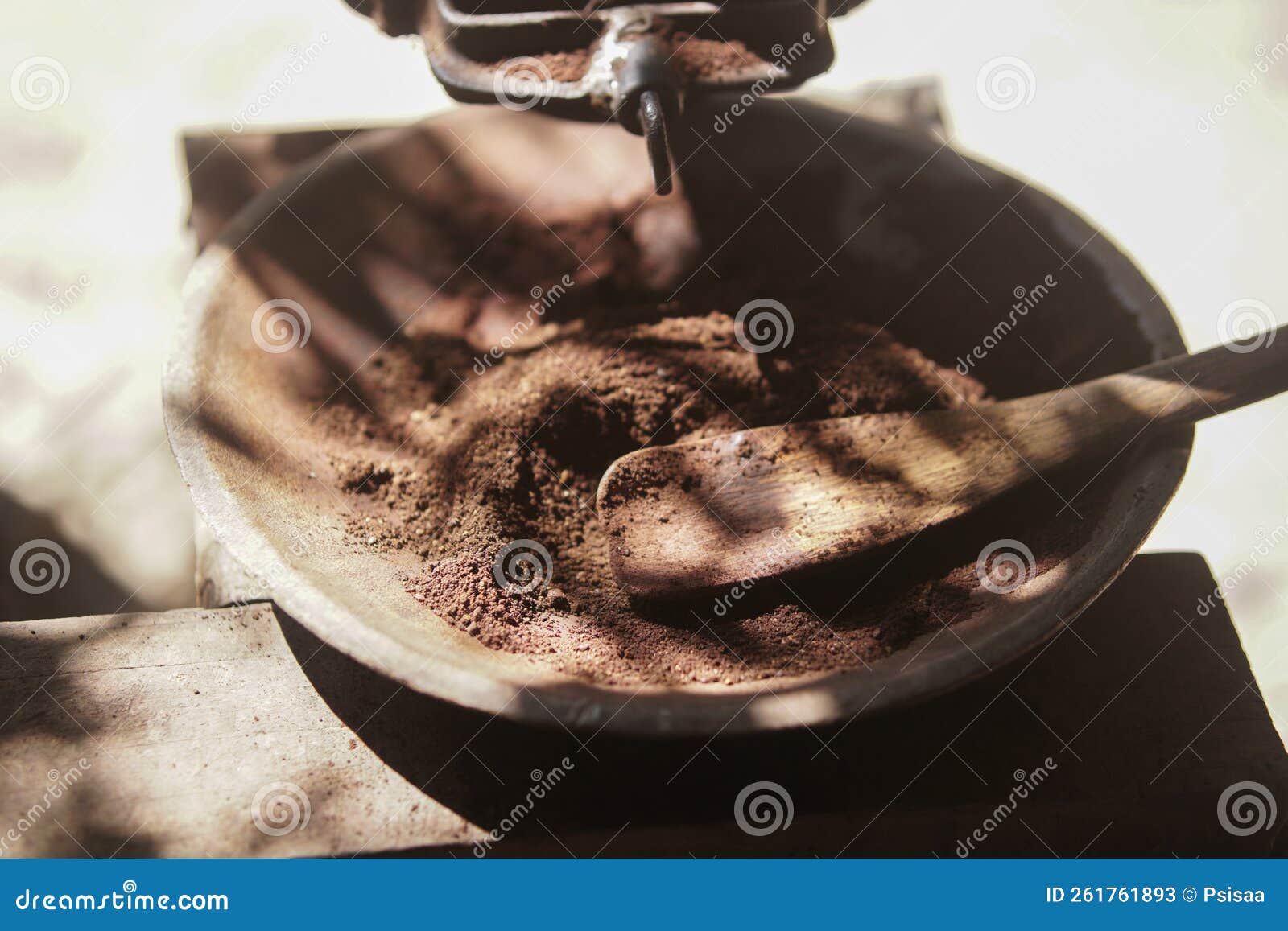 Old Fashioned Antique Vintage Grinding Coffee Grinder Machine Stock