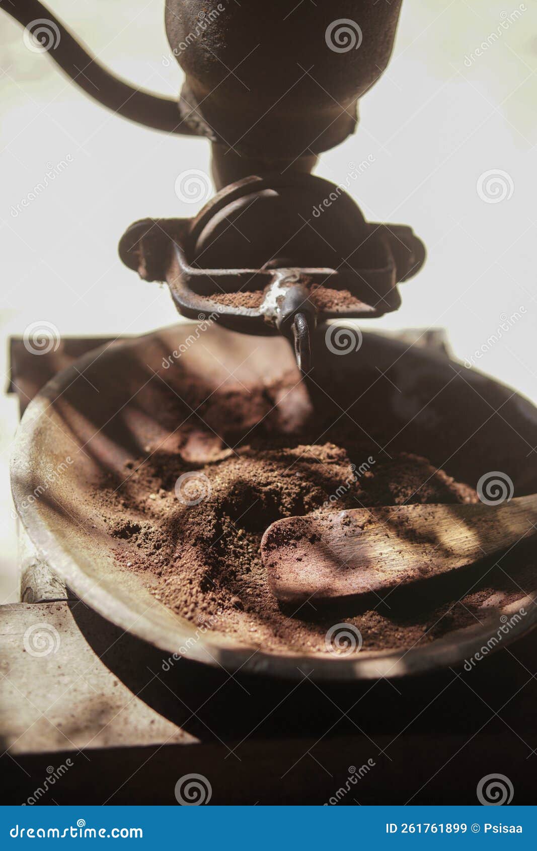 Old Fashioned Antique Vintage Grinding Coffee Grinder Machine Stock