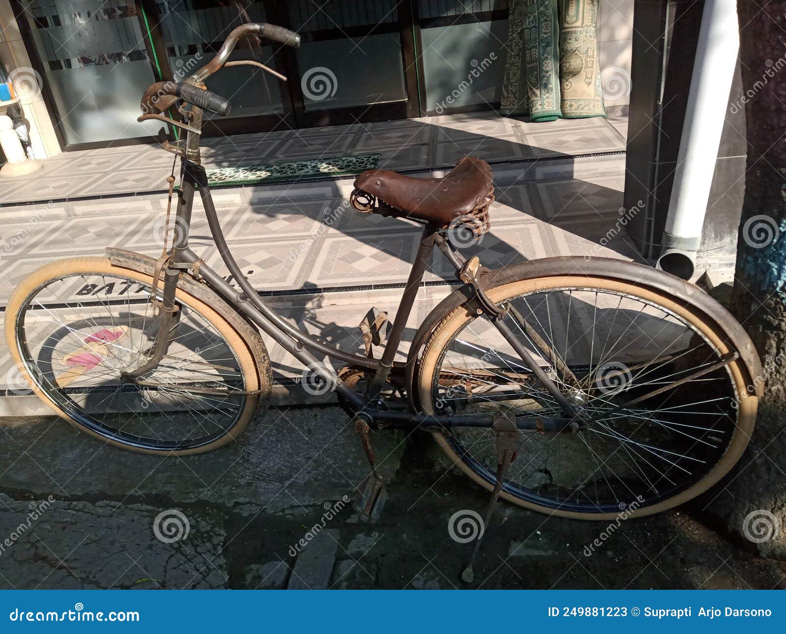 old-fashioned bicycles, brown like rusty, increasingly favored and sought after by hobbyists