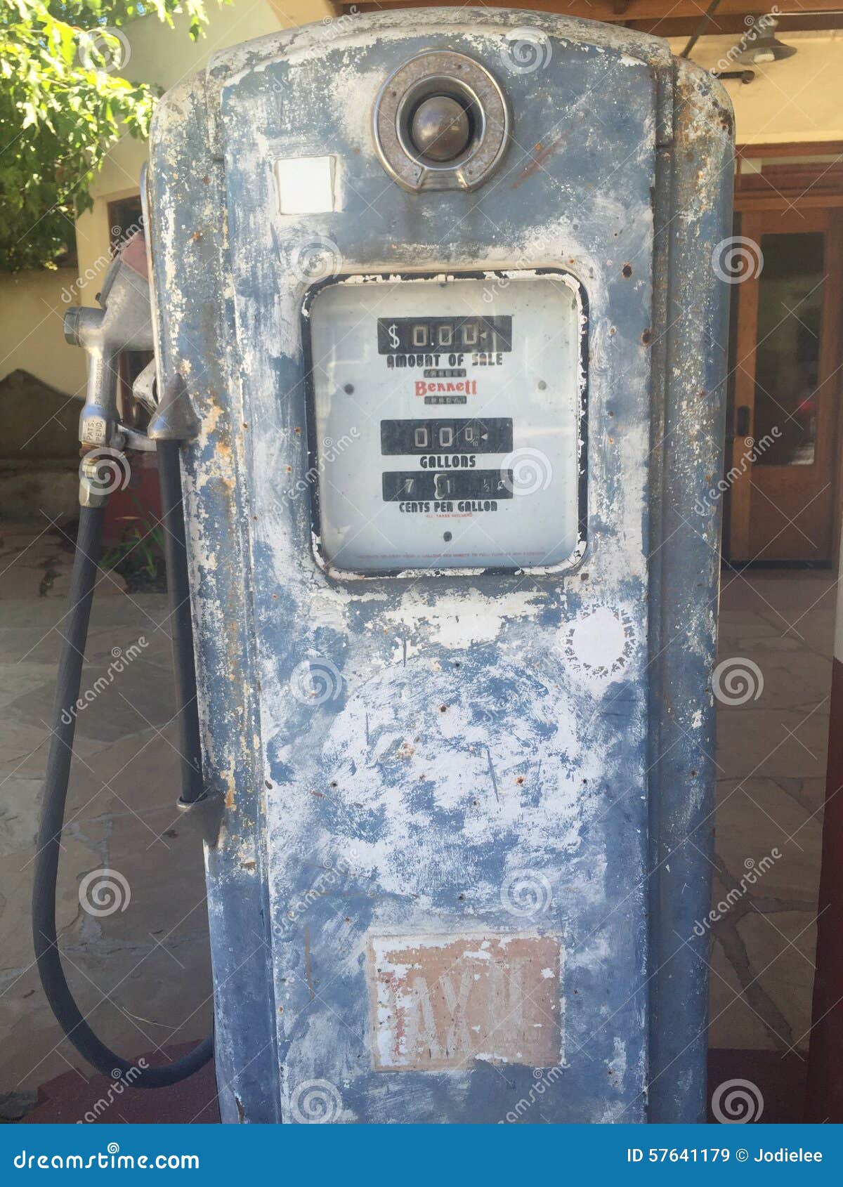 Old fashioned gas bowser editorial stock image. Image of paint 57641179