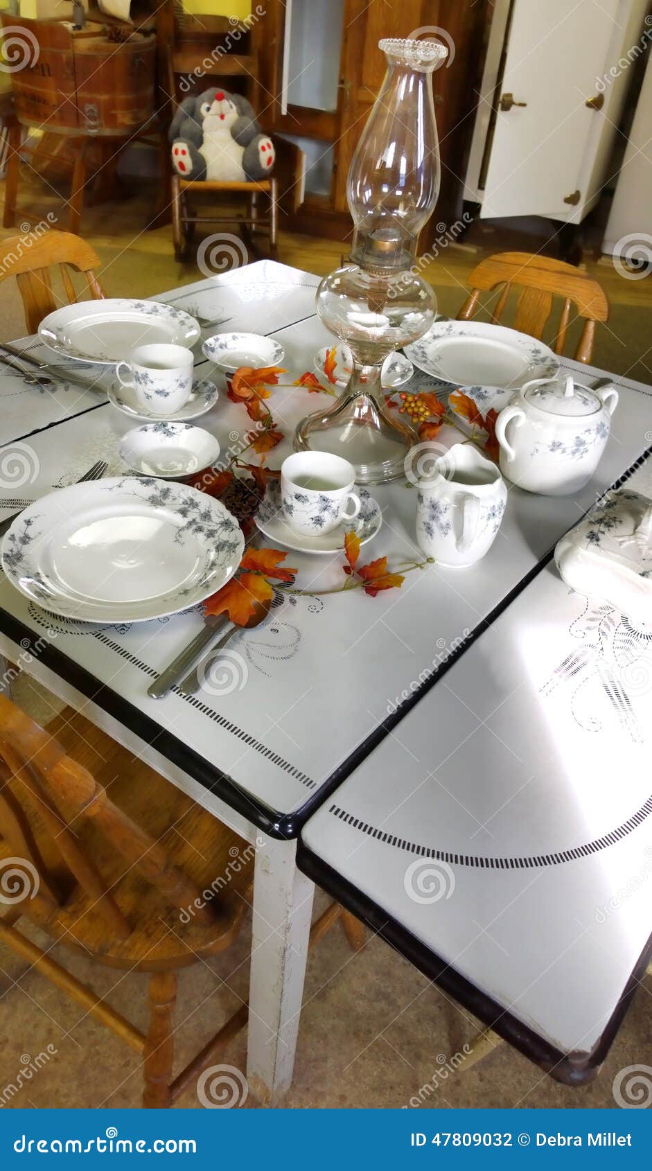  old fashioned kitchen tables